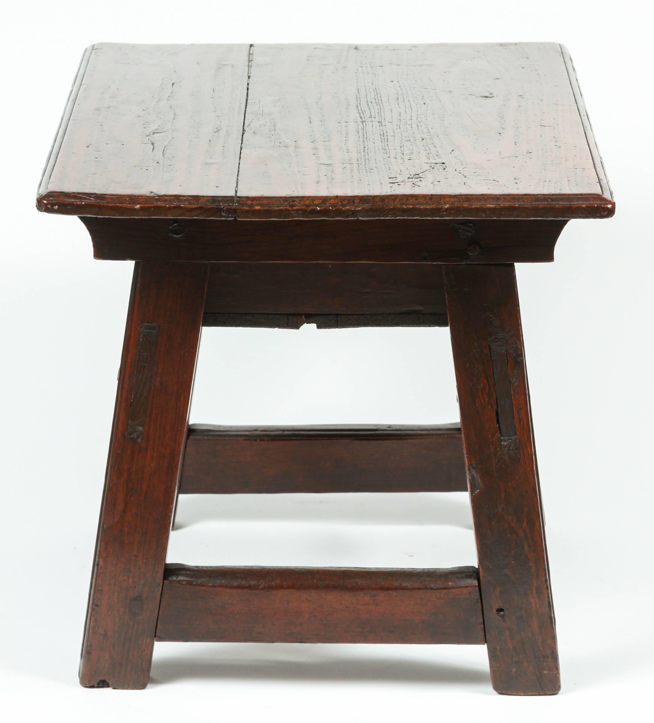 Small Spanish Colonial Table with Drawer, 19th Century For Sale 1