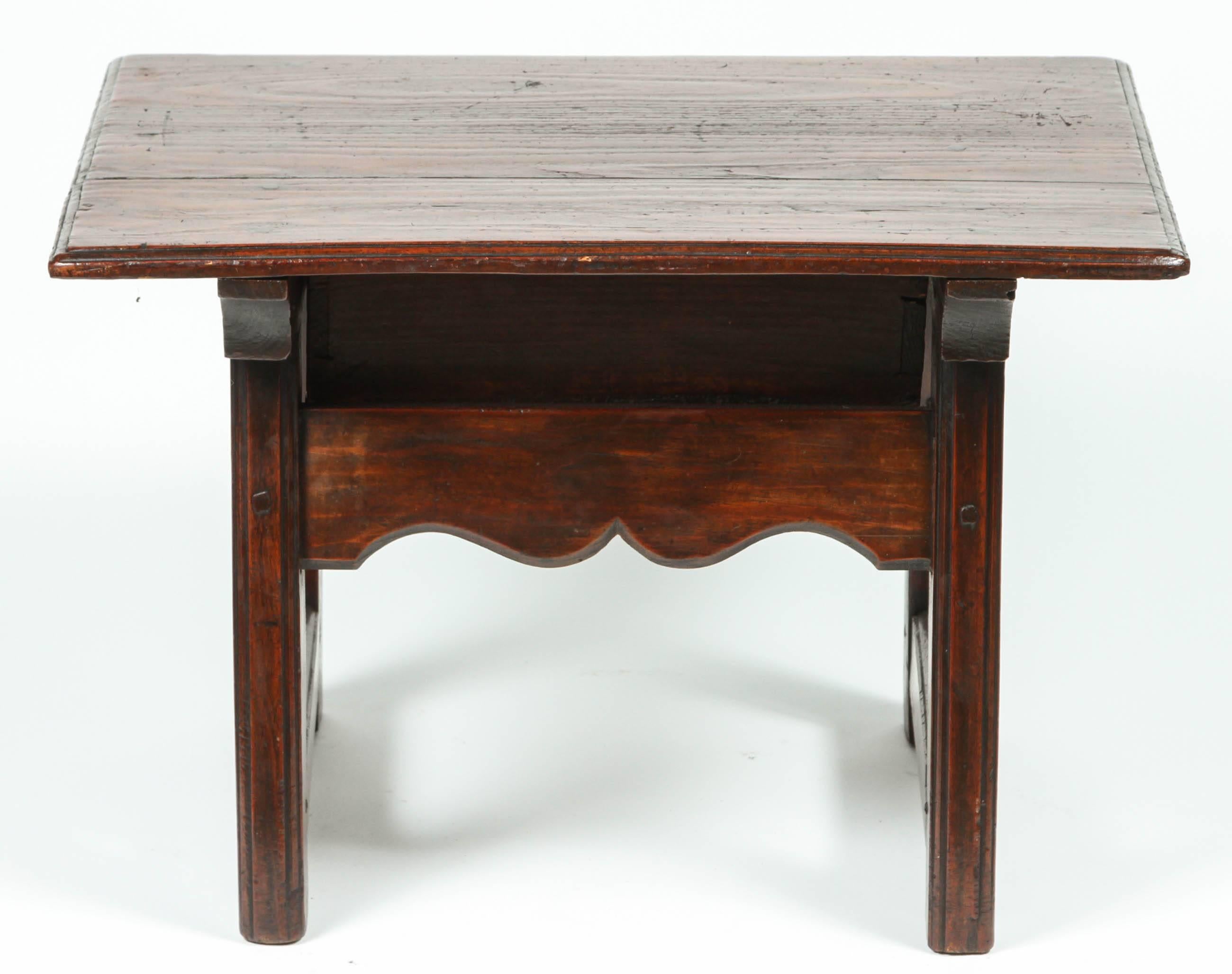 Small Spanish Colonial Table with Drawer, 19th Century For Sale 2