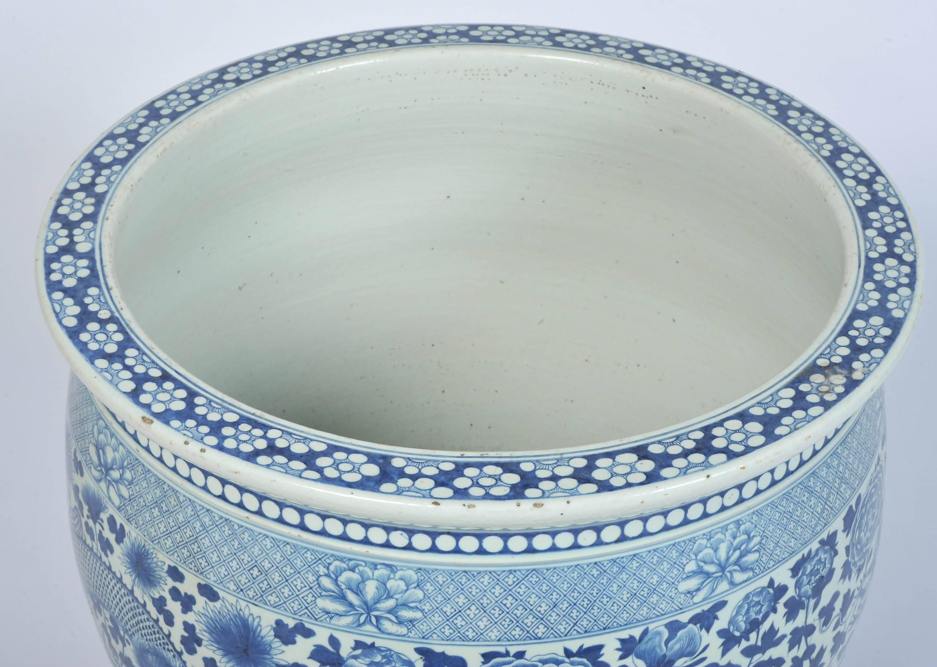 Hand-Painted Pair of 19th Century Chinese Blue and White Jardinieres