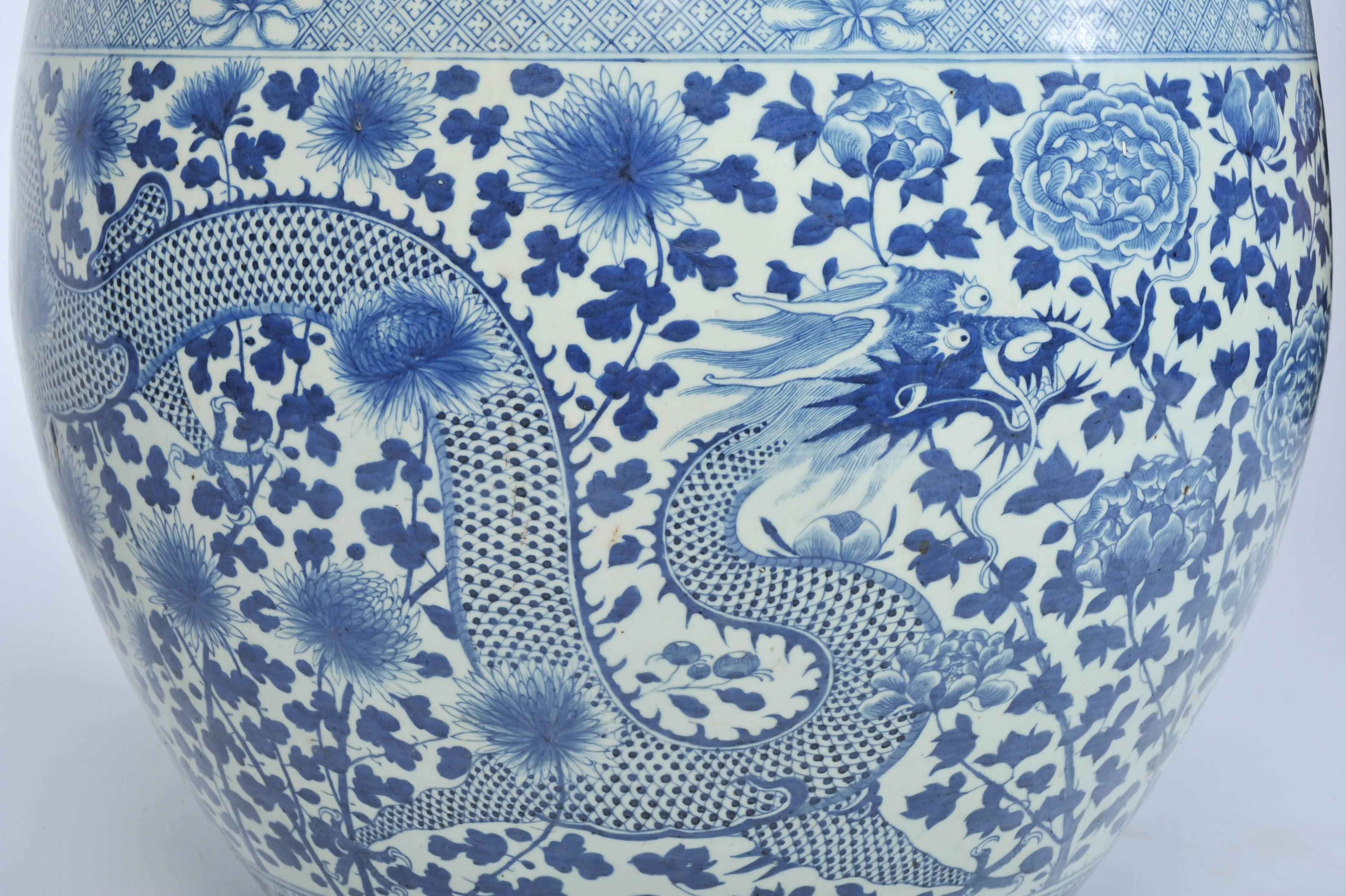 Pair of 19th Century Chinese Blue and White Jardinieres In Good Condition In Brighton, Sussex