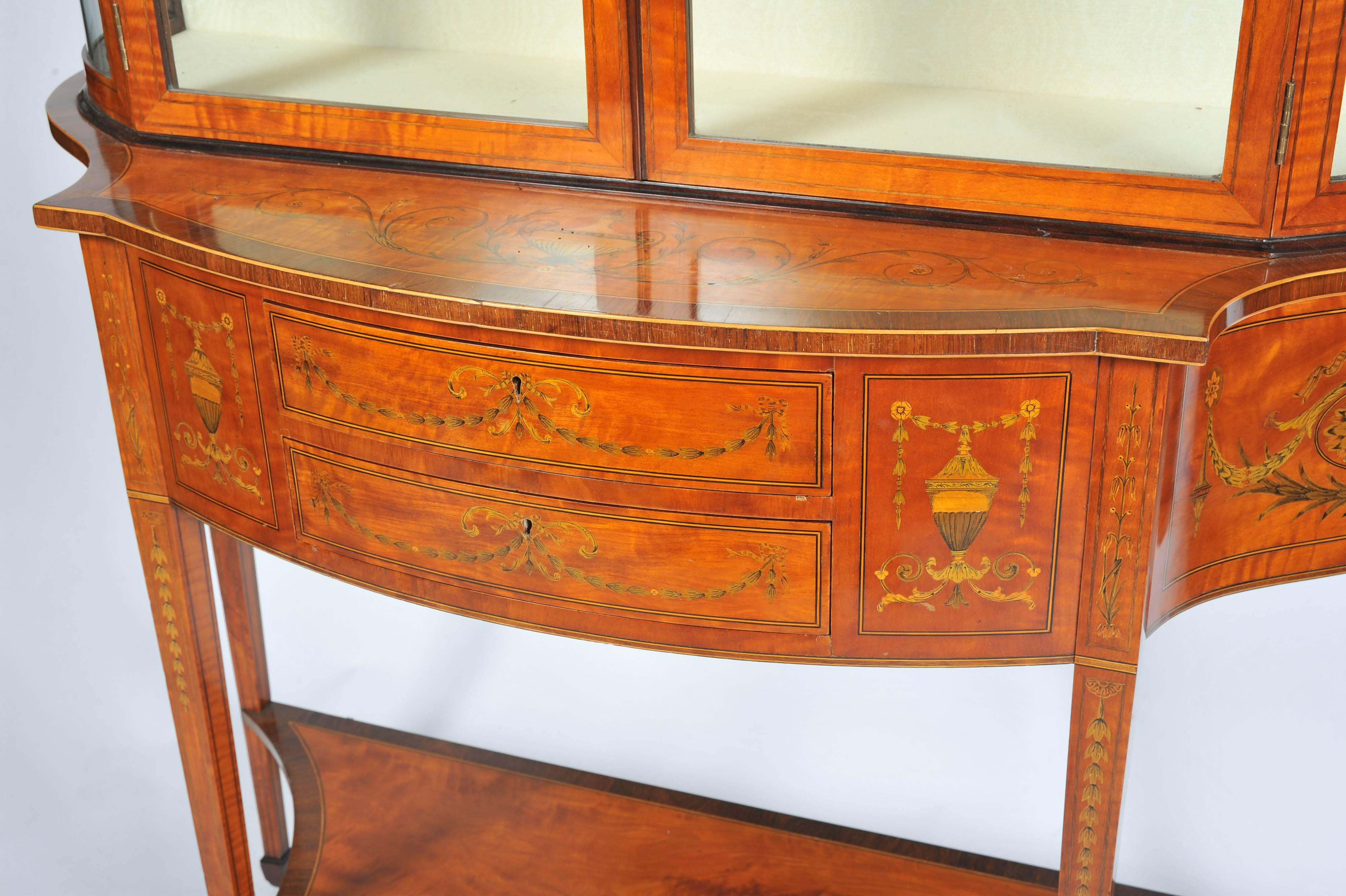 Satinwood Display Cabinet, by Edwards & Roberts In Excellent Condition For Sale In Brighton, Sussex