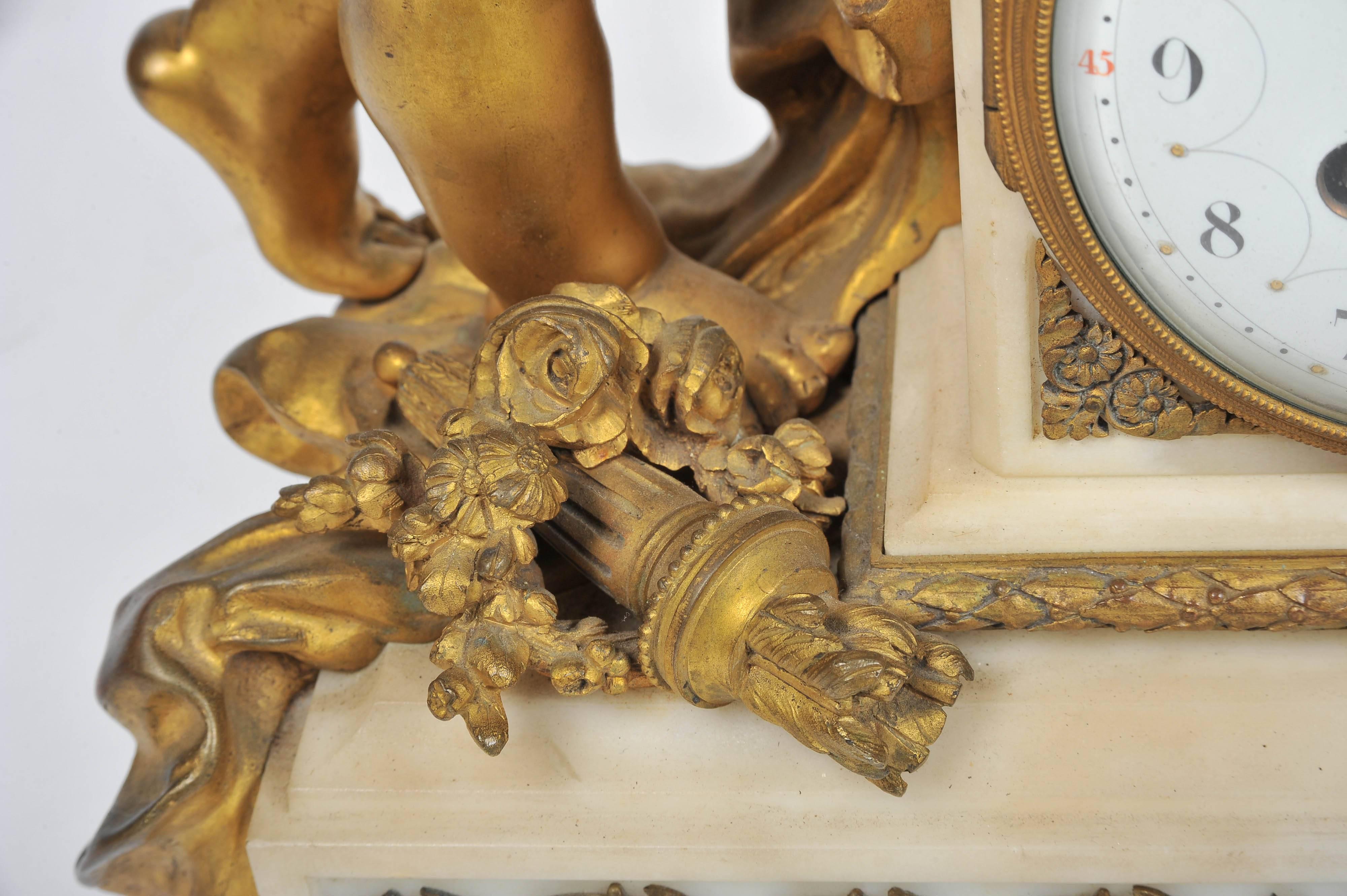 Bronze doré Pendule de cheminée de style Louis XVI, 19e siècle, 42 cm en vente