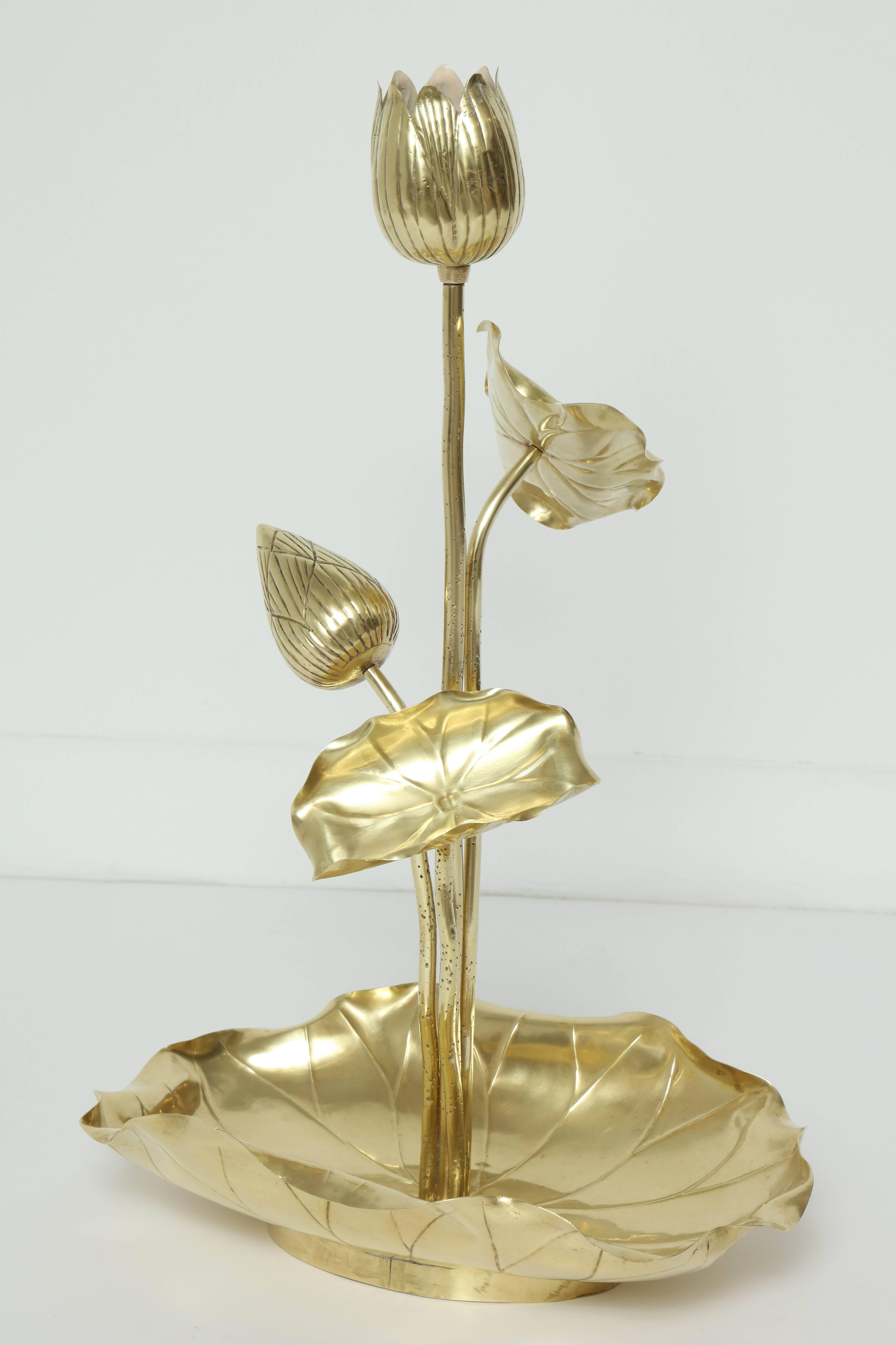Decorative brass water lilies as a bowl or just as a beautiful sculpture, circa 1950, Italy.