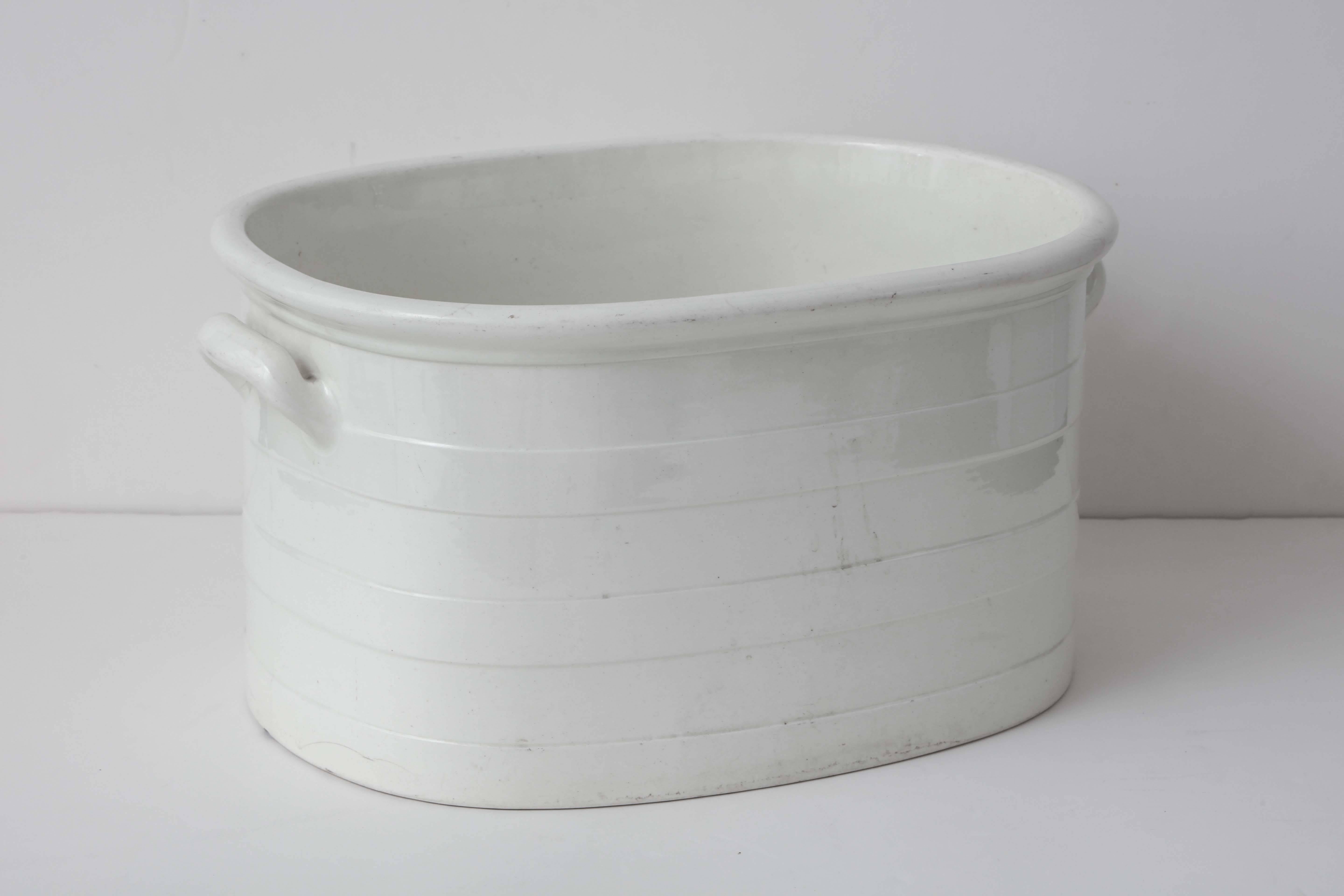 Neoclassical 19th Century English Wedgwood Creamware Footbath