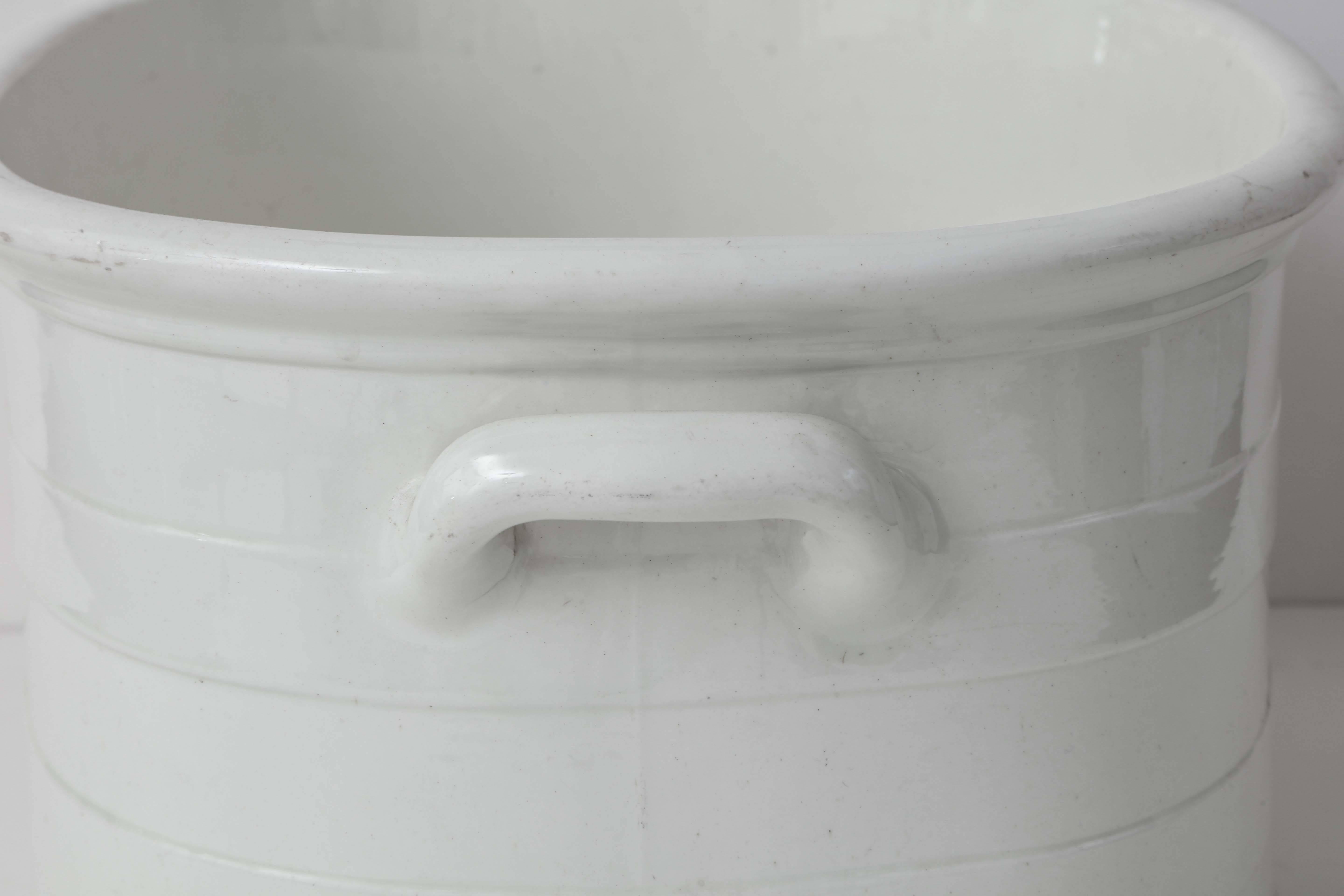 19th Century English Wedgwood Creamware Footbath In Excellent Condition In New York, NY