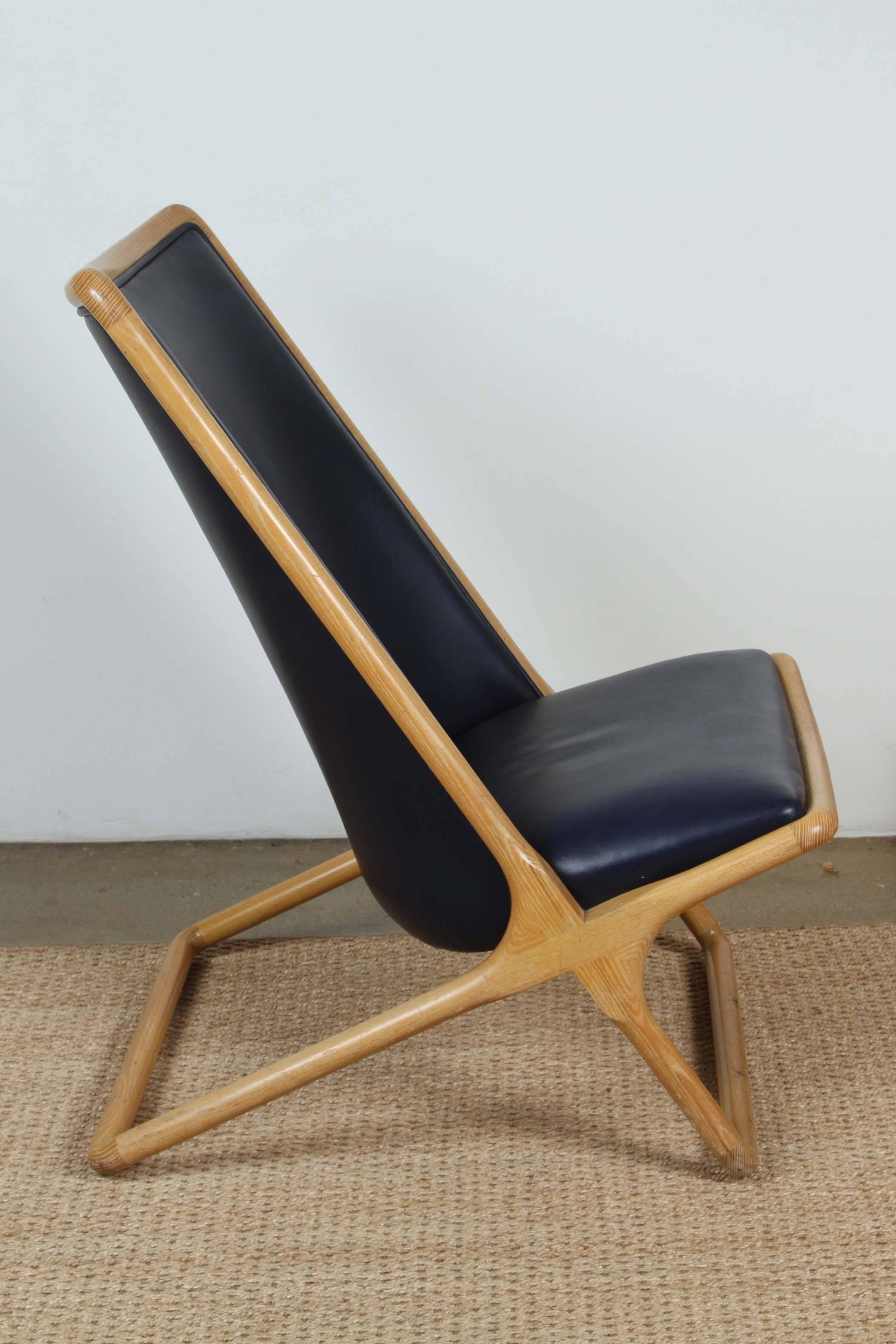 1950s oak framed scissor chair upholstered in navy leather by Ward Bennett.