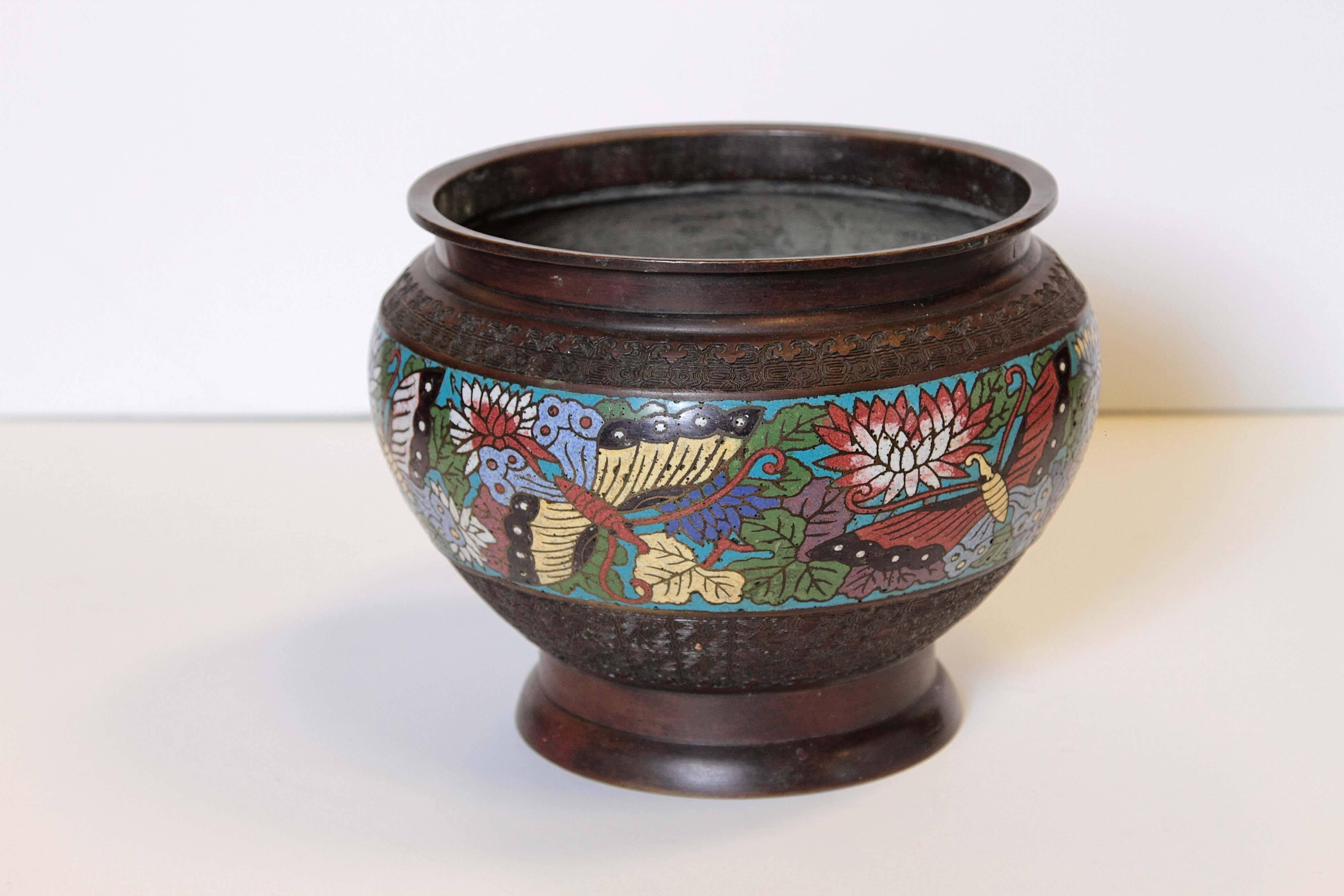 19th Century Cloisonné Footed Jardiniere In Excellent Condition For Sale In Dallas, TX