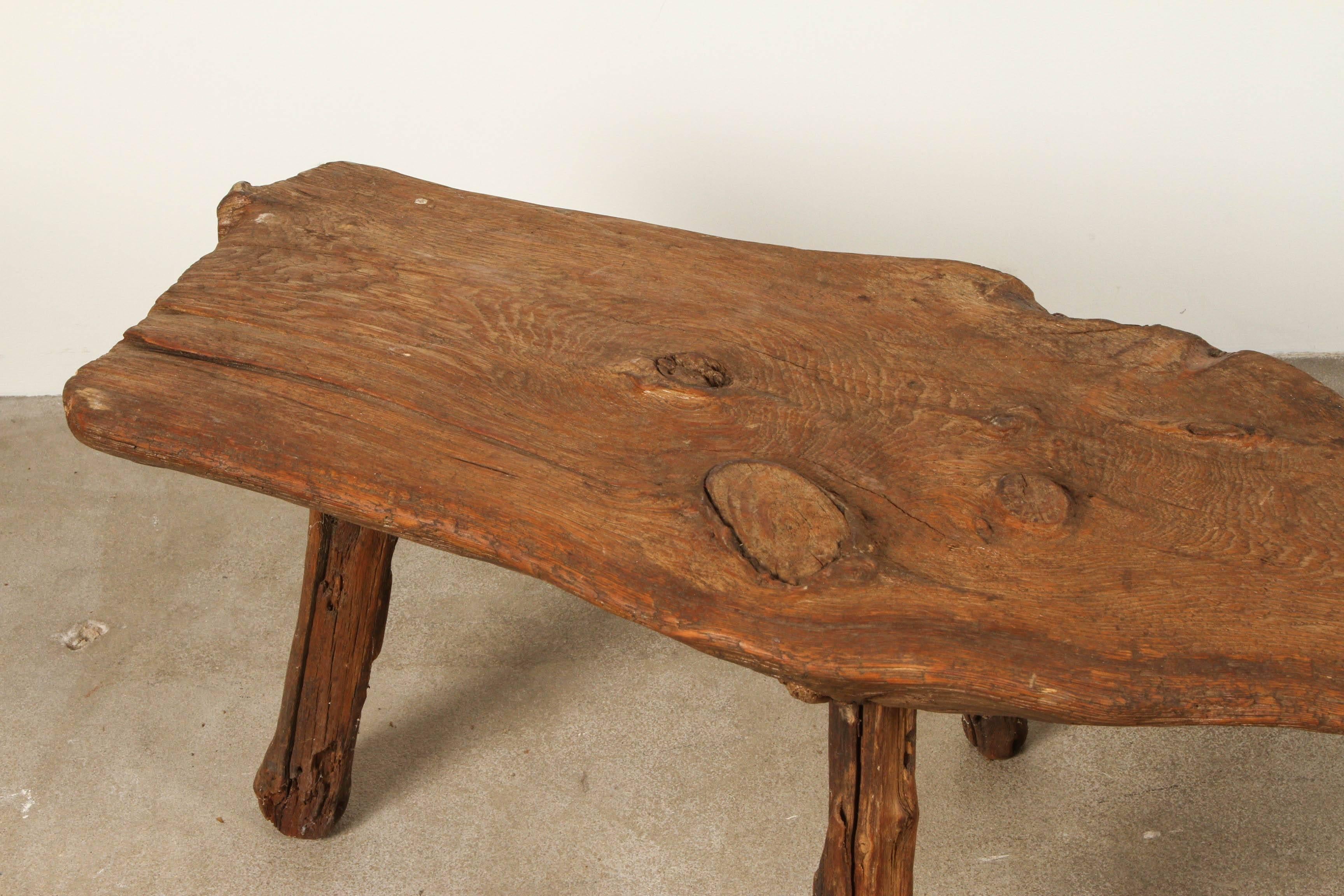 Live Edge Wooden Bench In Distressed Condition In Los Angeles, CA