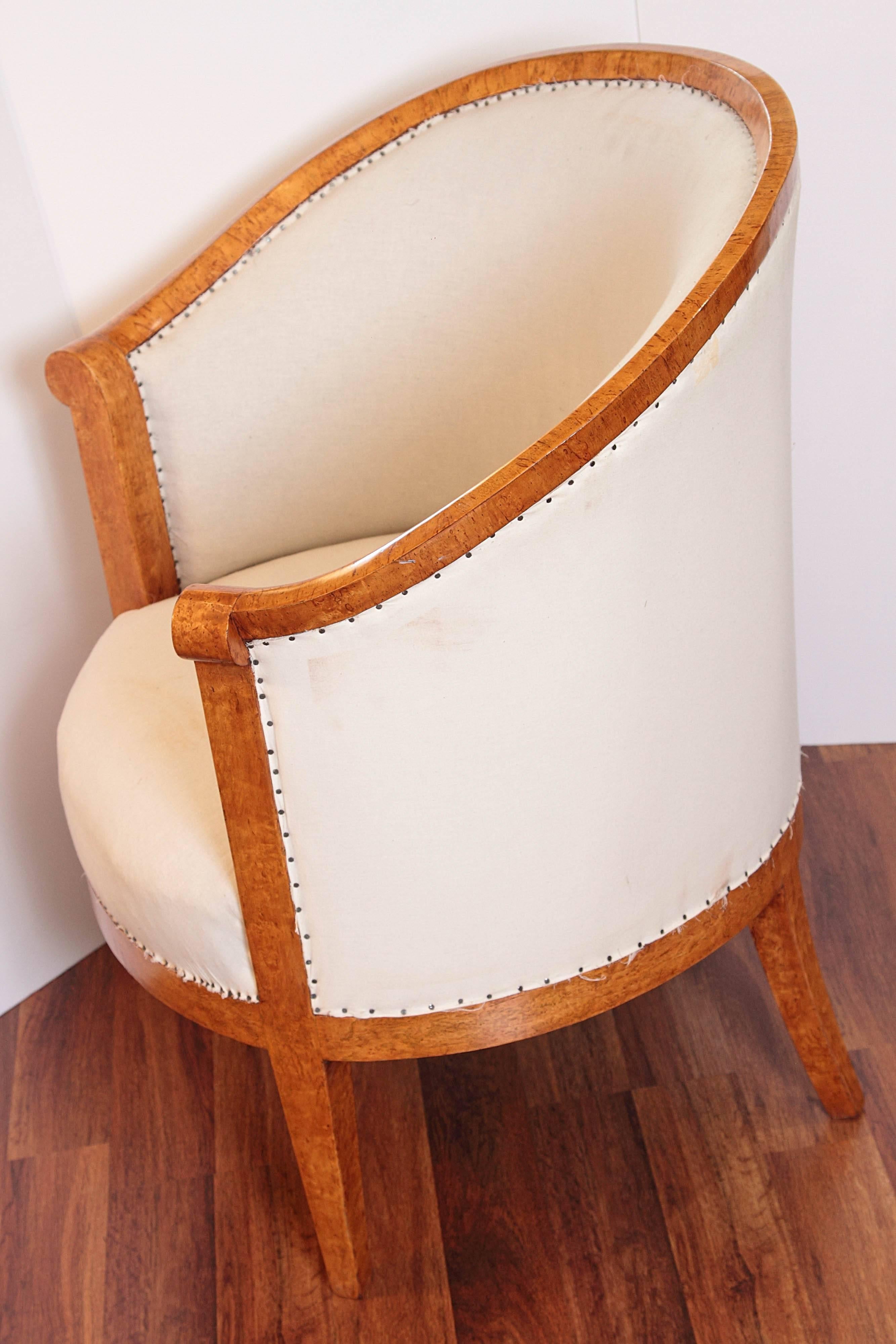Set of Four 19th Century Biedermeier Karelain Birch Barrel Chairs In Excellent Condition In Dallas, TX