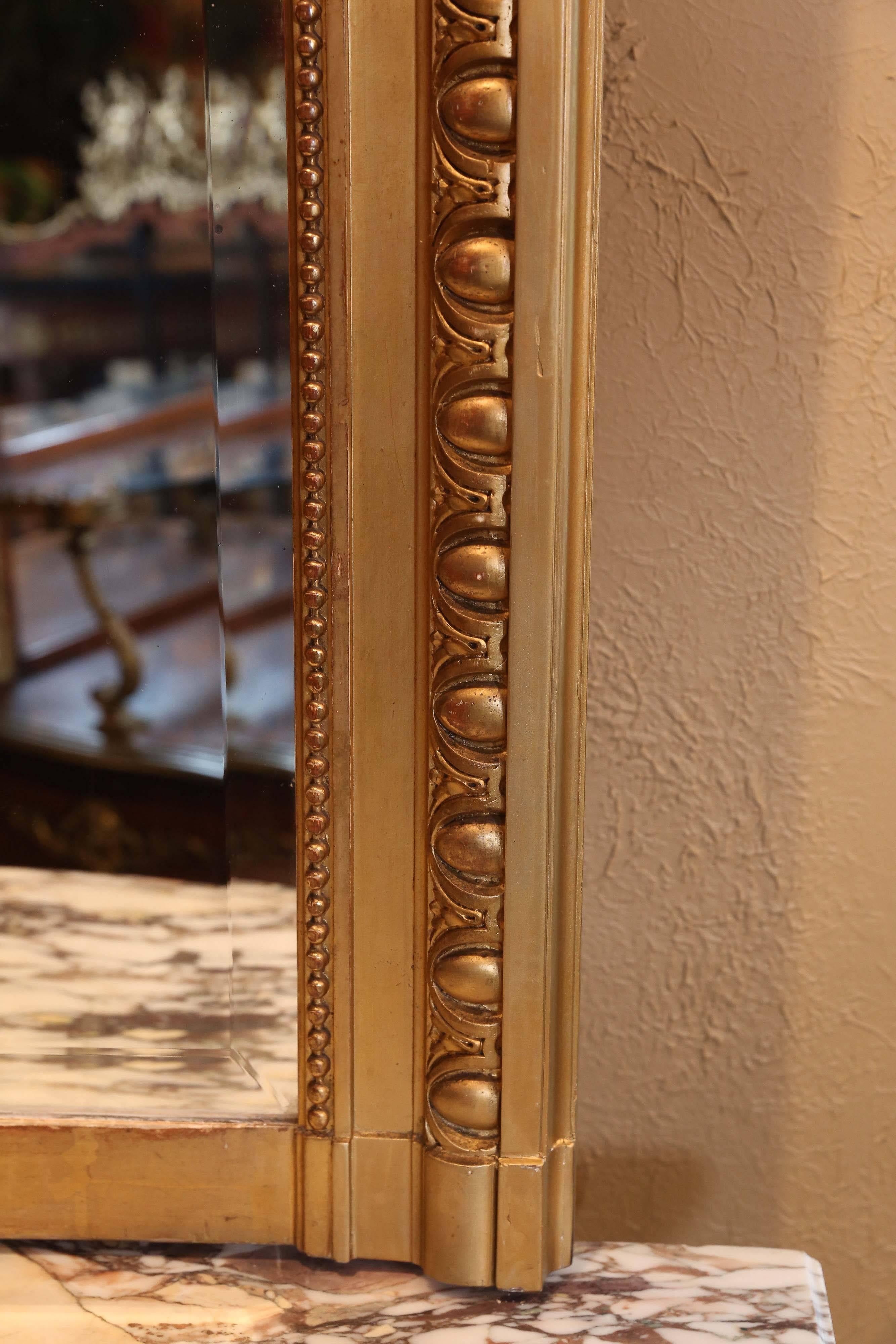 French Giltwood Mirror In Excellent Condition In Houston, TX