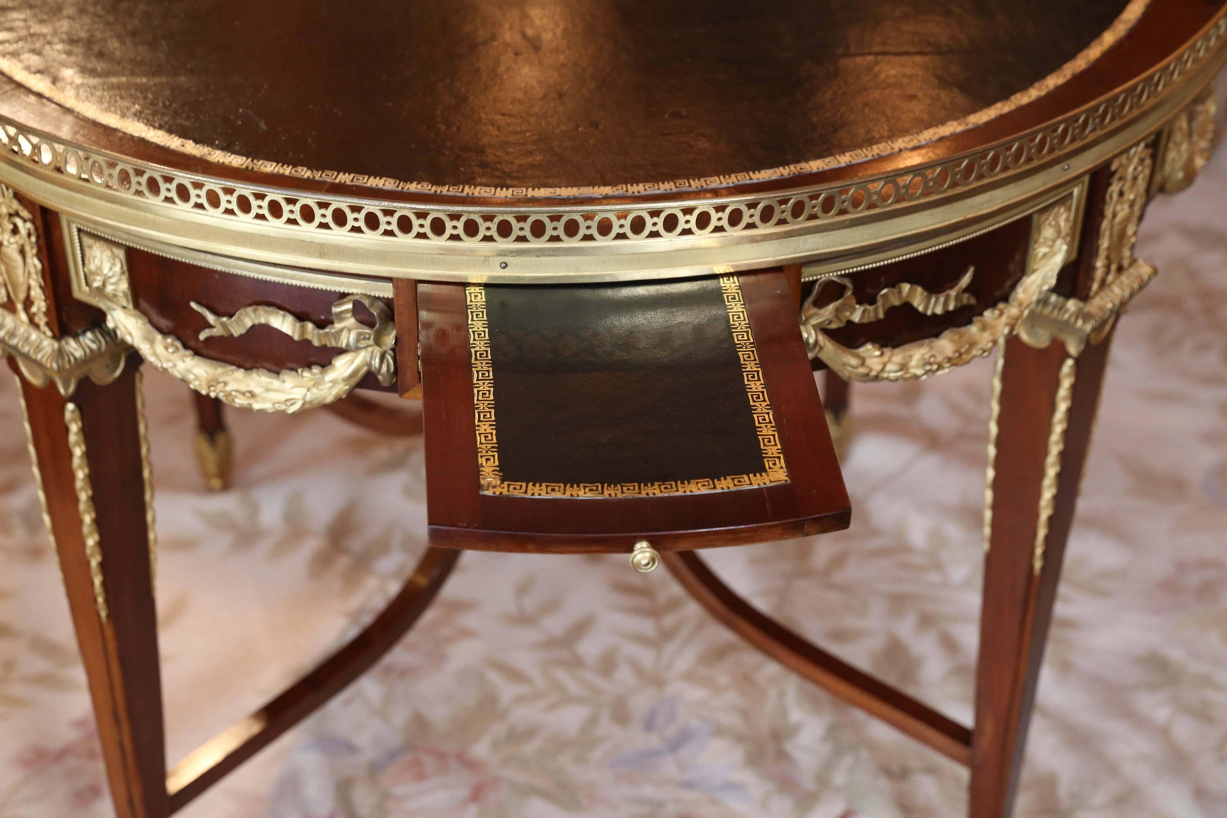 Louis XVI French Style Round Center Table with Leather Top / Bronze Doré Mounts In Excellent Condition In Houston, TX