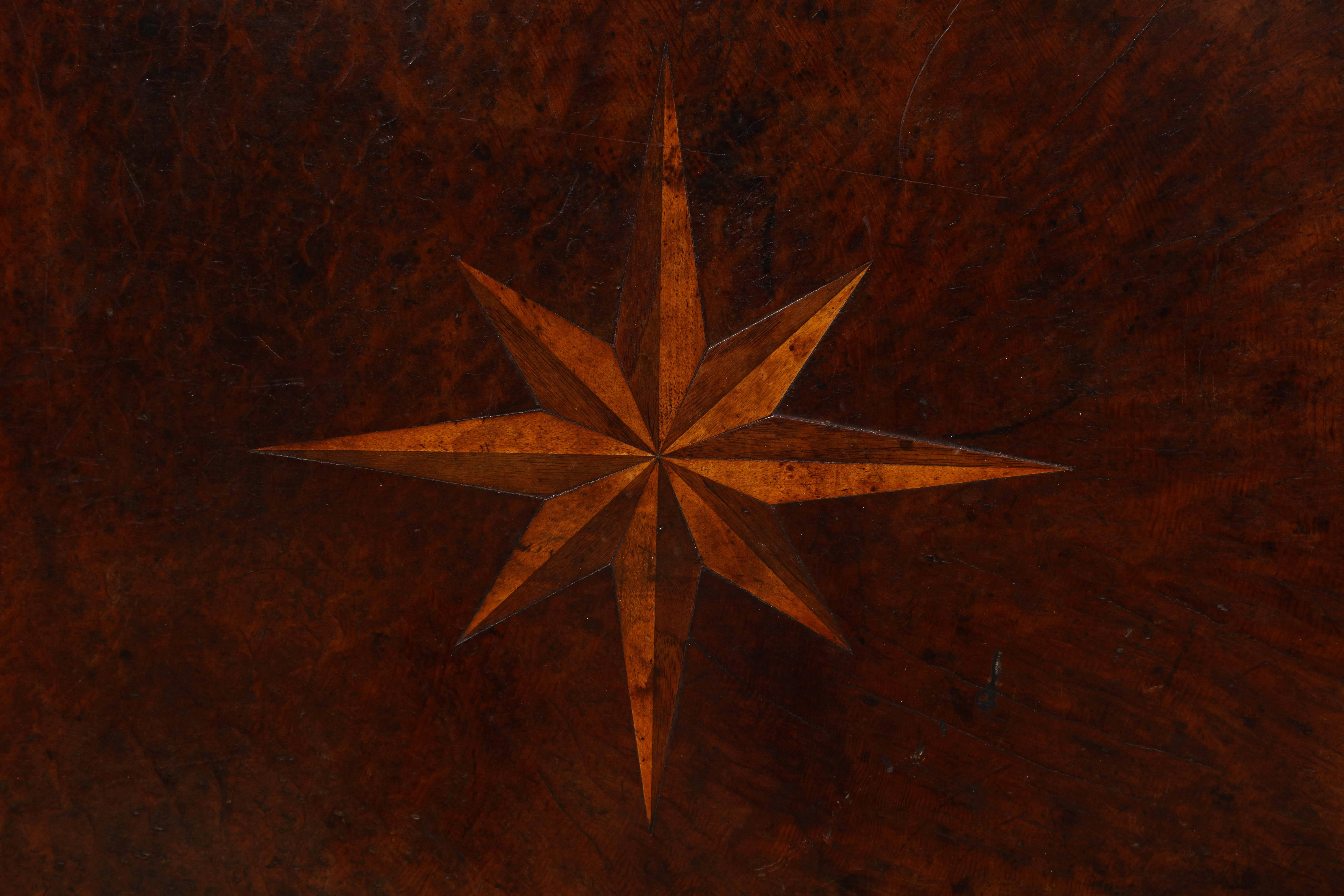 William IV Plateau de table en broussin de forme fine avec incrustation d'étoile polaire en vente