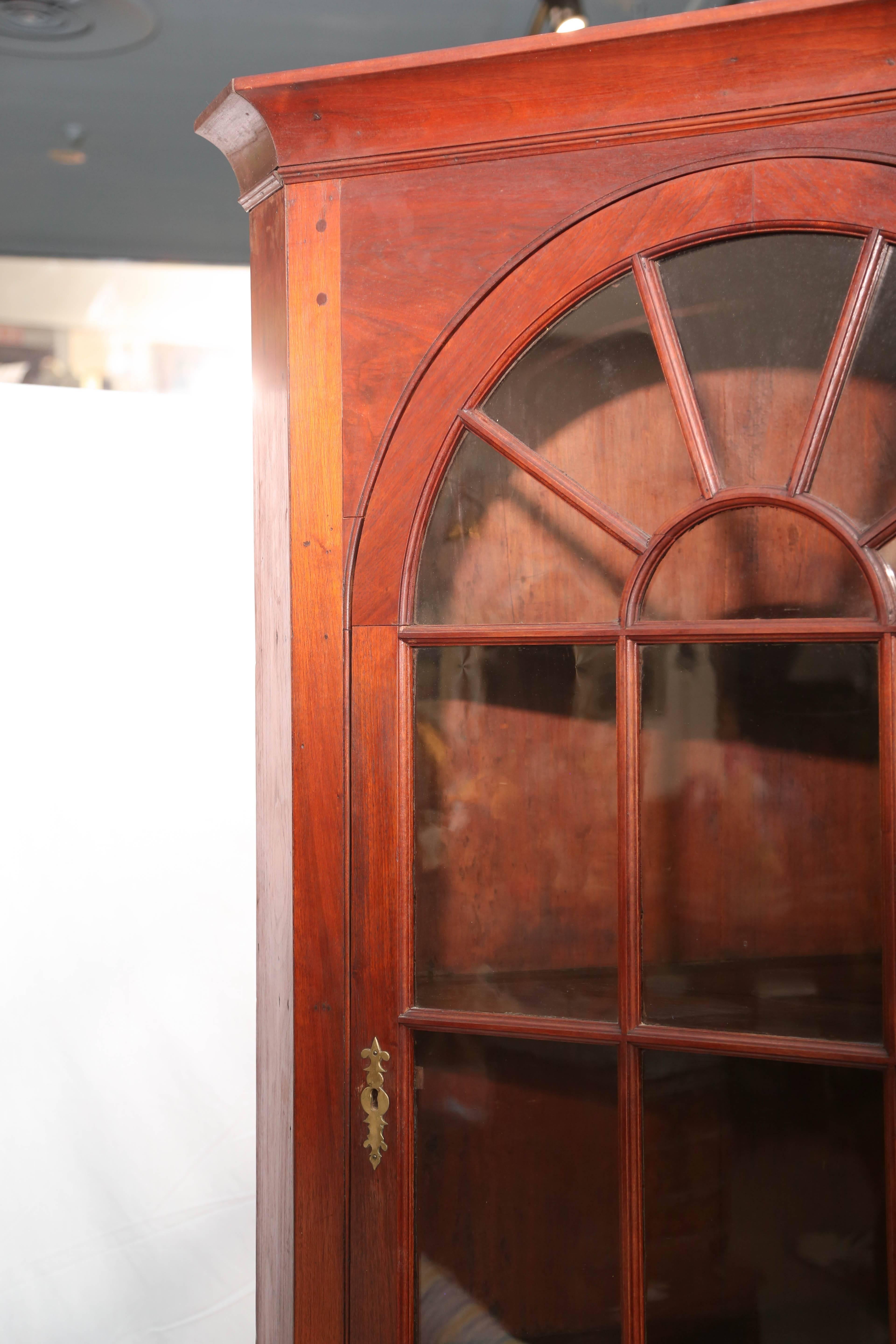 18th Century American Corner Cupboard In Good Condition In West Palm Beach, FL