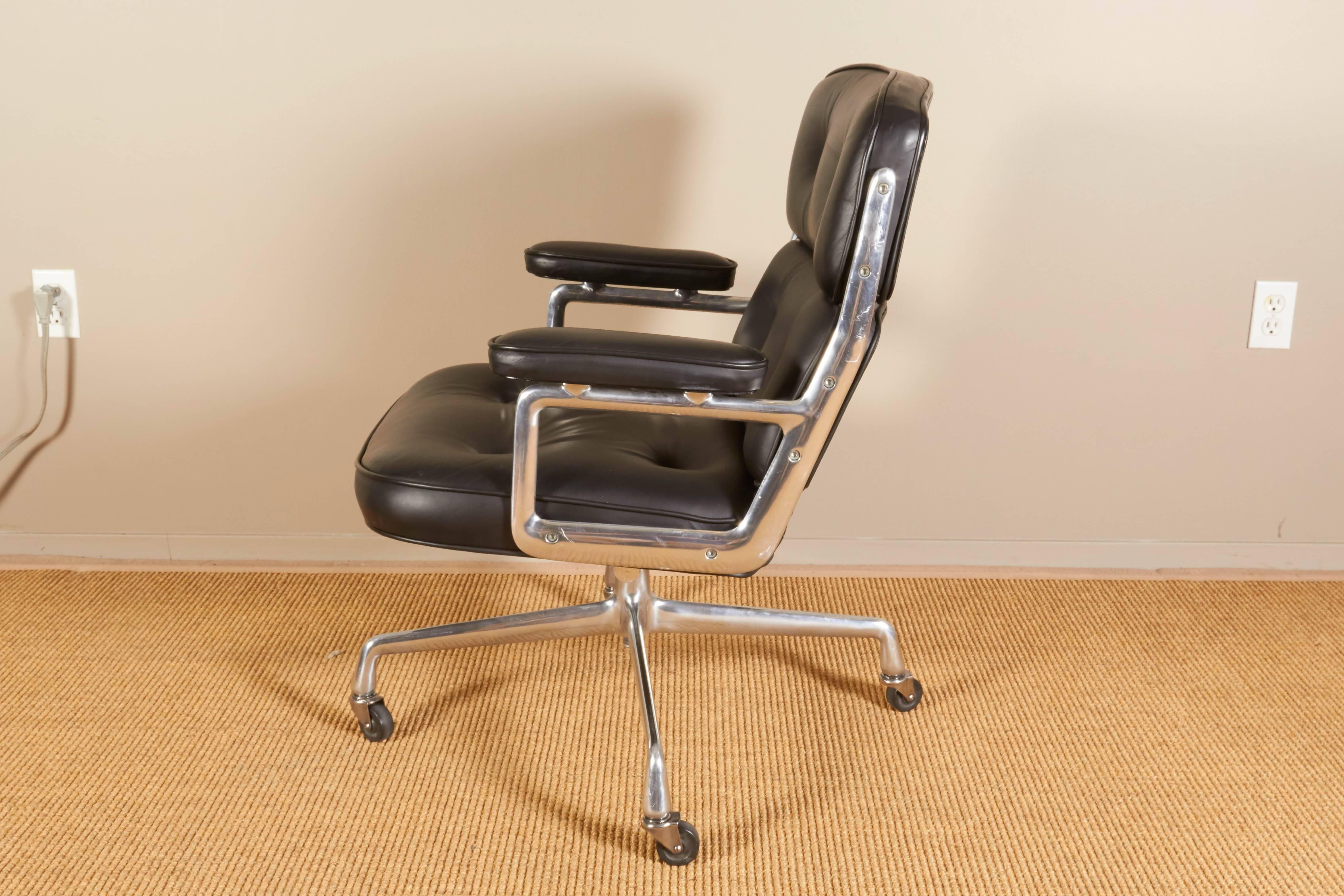 Set of Two Eames 'Time-Life' Executive Chairs for Herman Miller In Good Condition In New York, NY