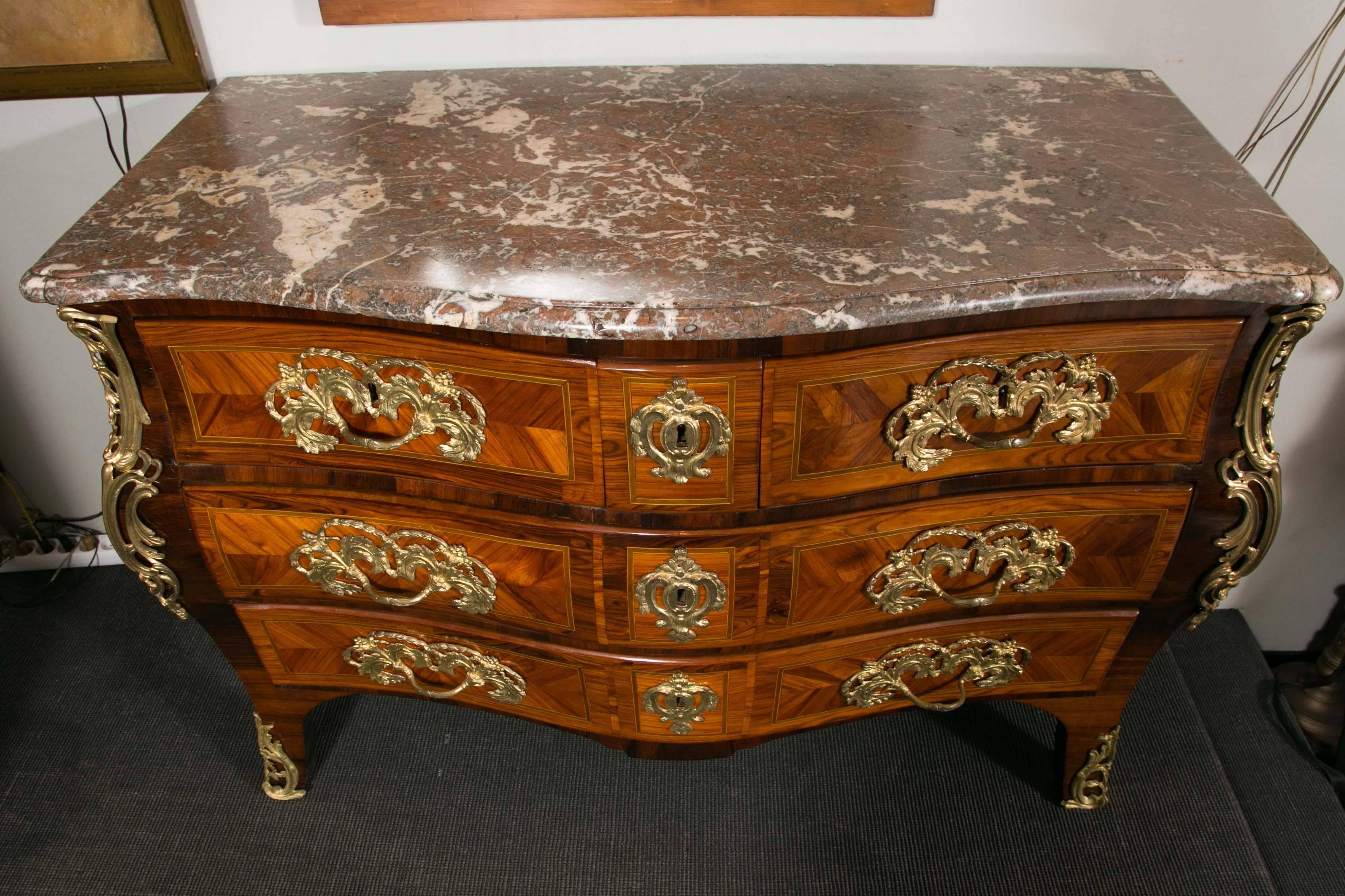 Elegant 18th Century Commode in Marquetry and Rare Inlaid Woods 1