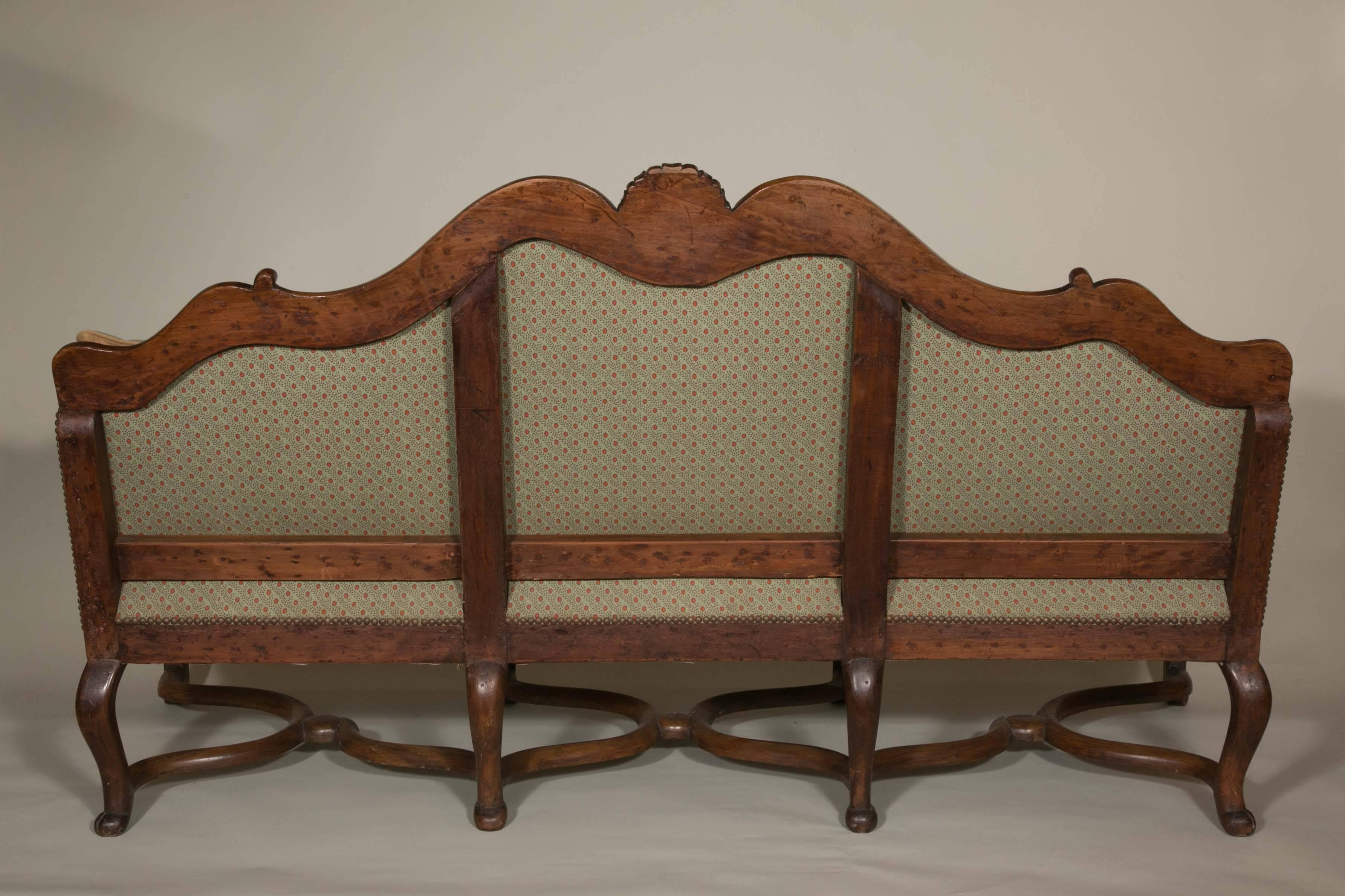 Important Walnut Sofa from the 19th Century in the Style of Louis XV 2