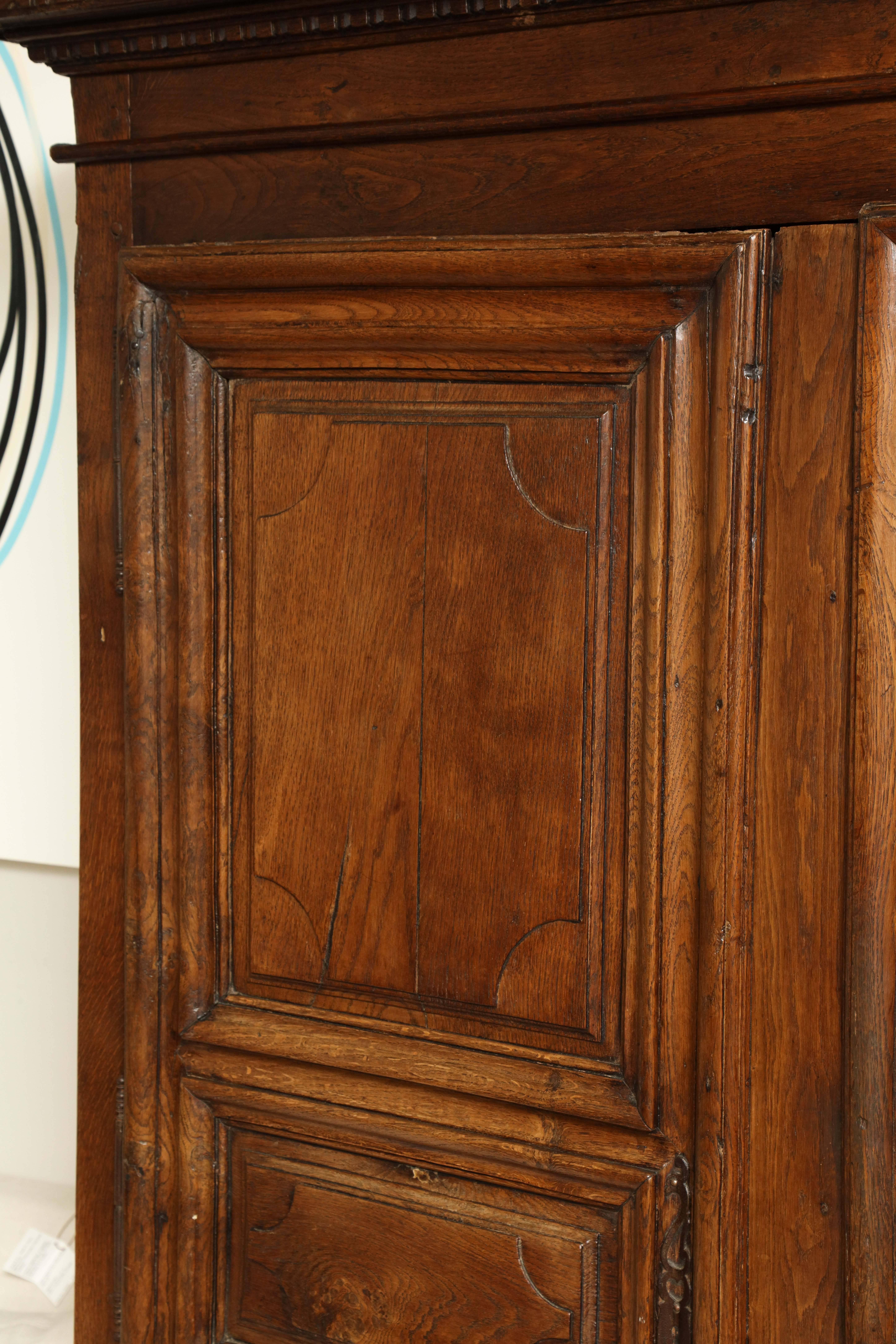 Late 18th Century Oak Armoire For Sale 1