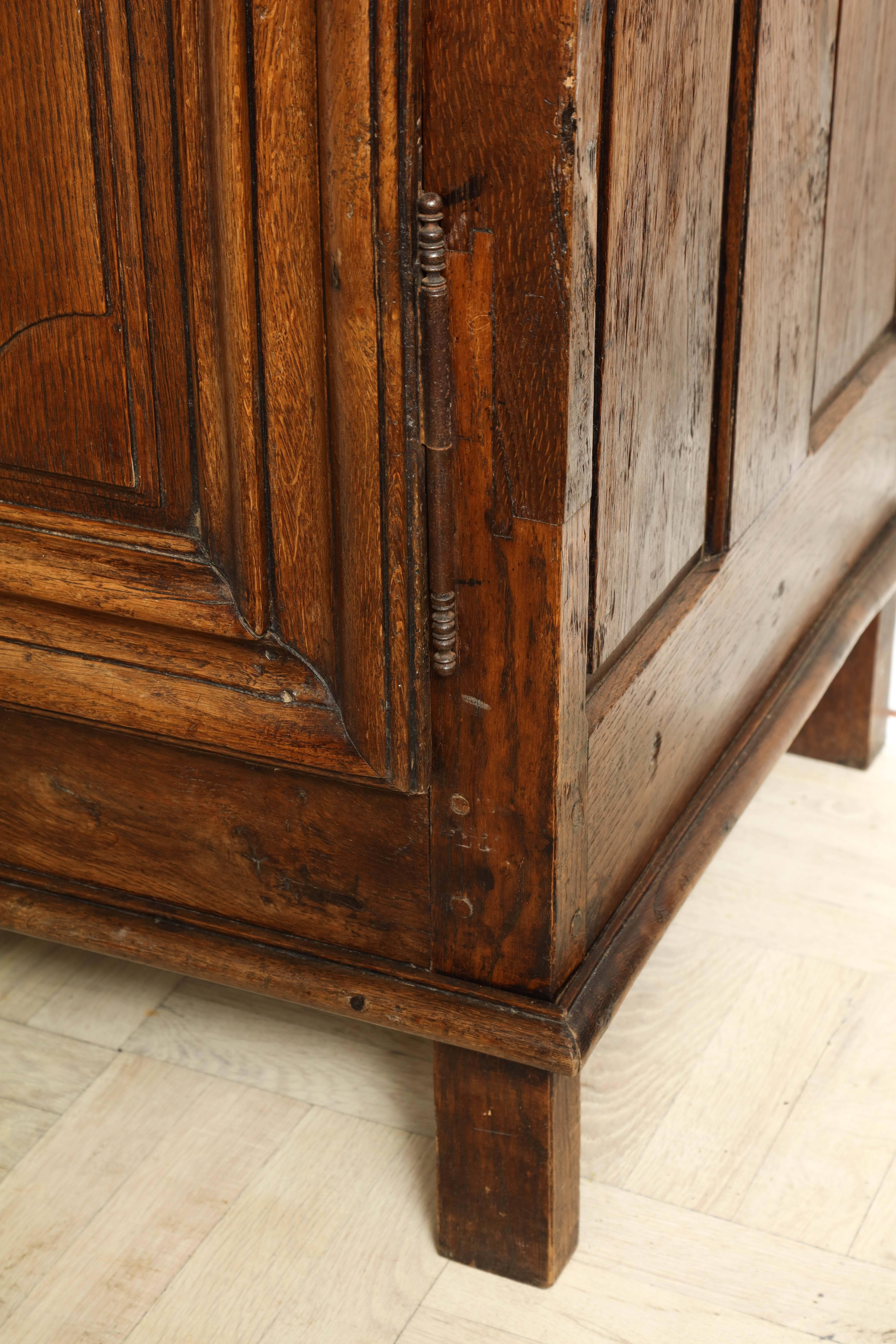 Late 18th Century Oak Armoire For Sale 2
