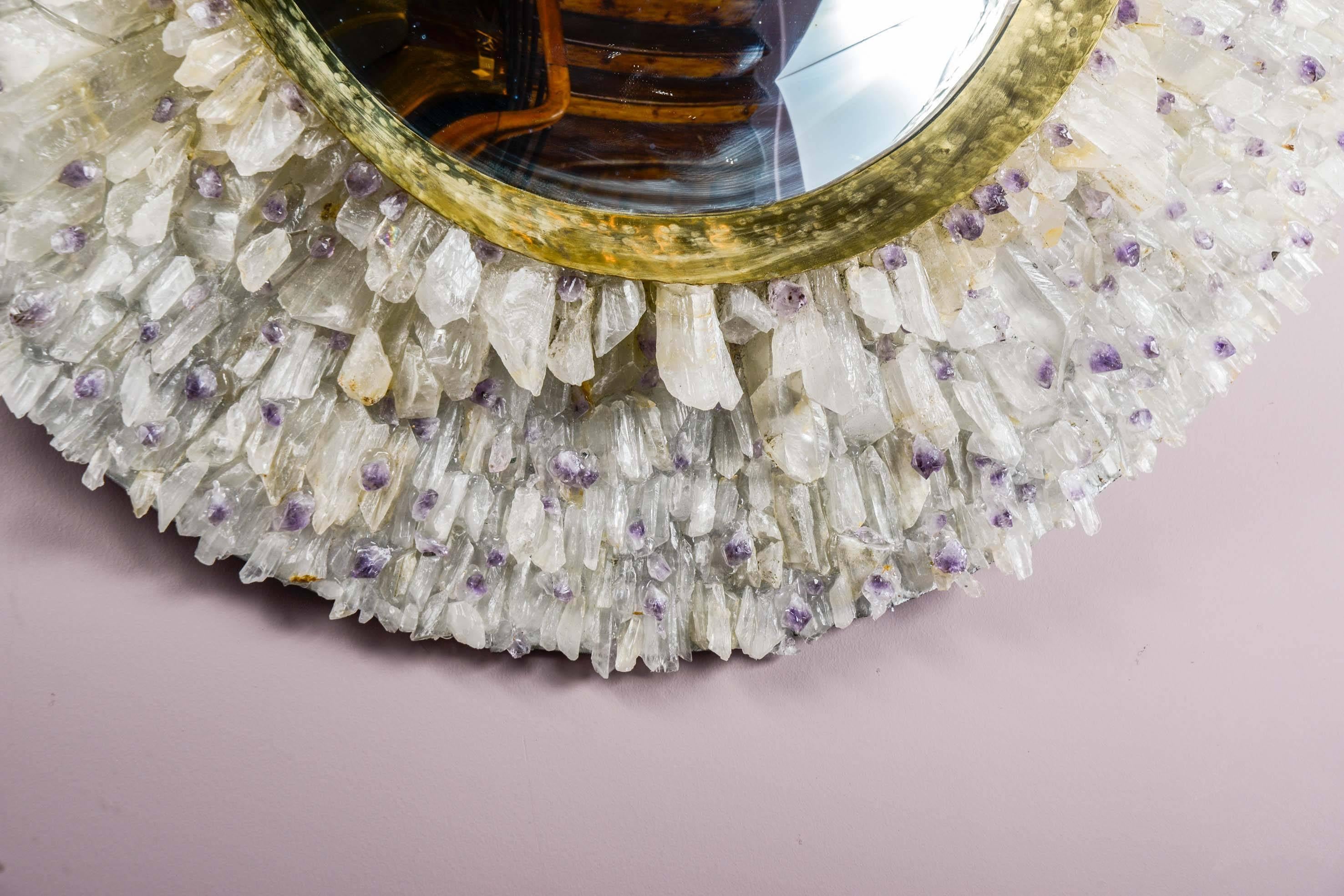 Round witch mirror in hammered brass with rock crystal and amethyst.
Unique piece.