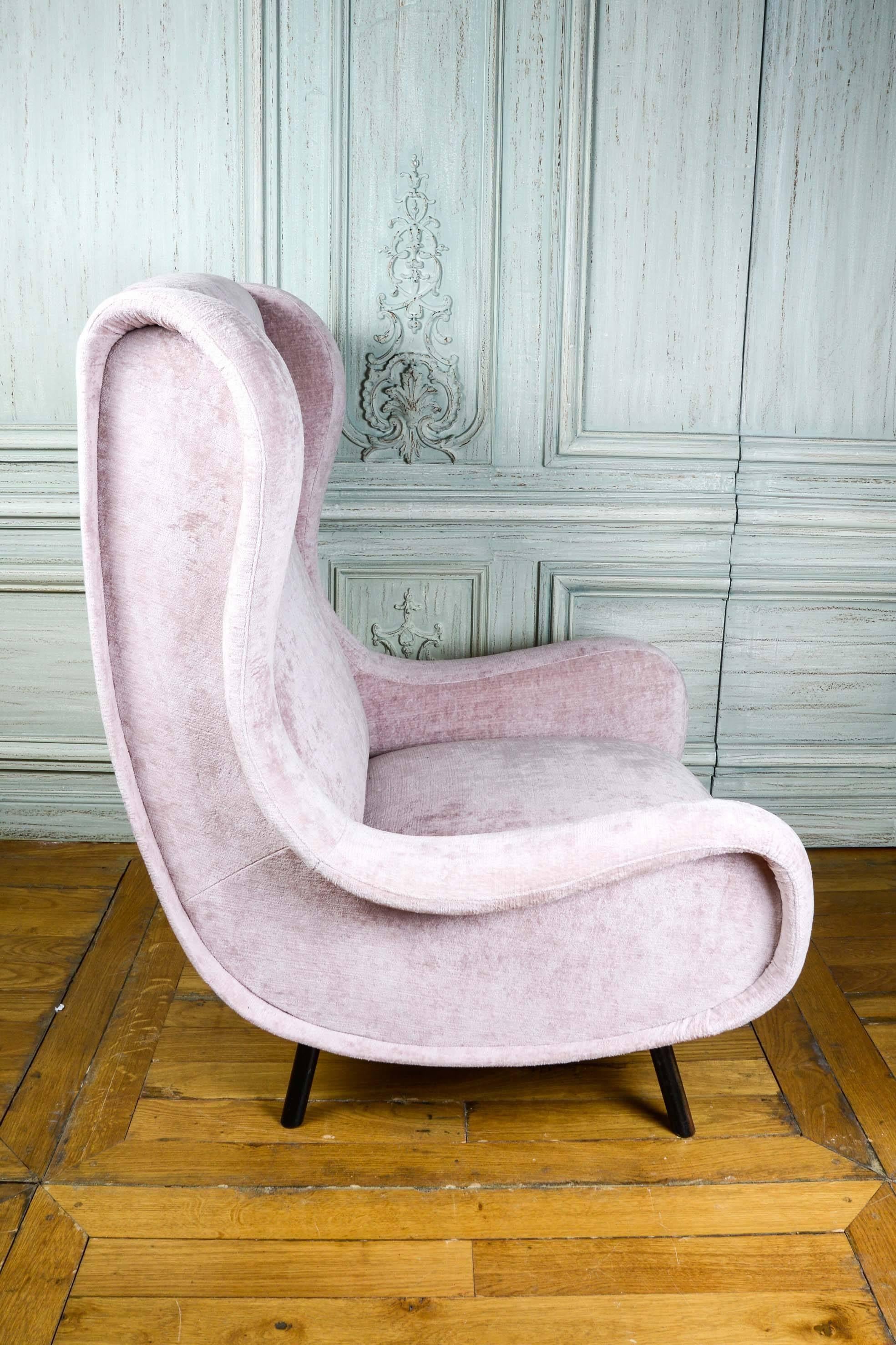 Pair of vintage armchairs, totally upholstered with a Dominique Kieffer pink velvet, four metal legs.