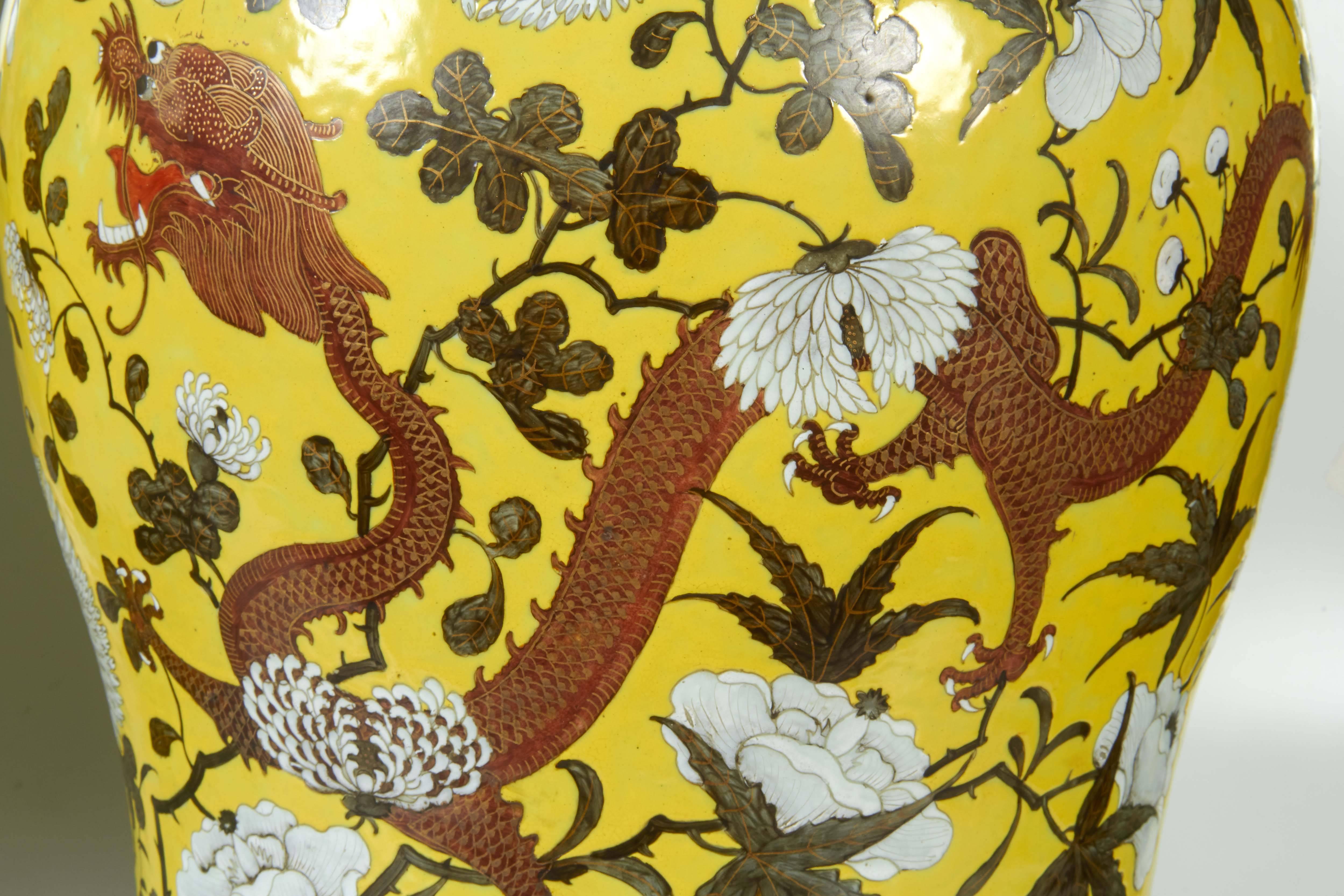 Large Pair of Chinese Famille Jaune Covered Jars with Painted Dragons In Good Condition In New York, NY