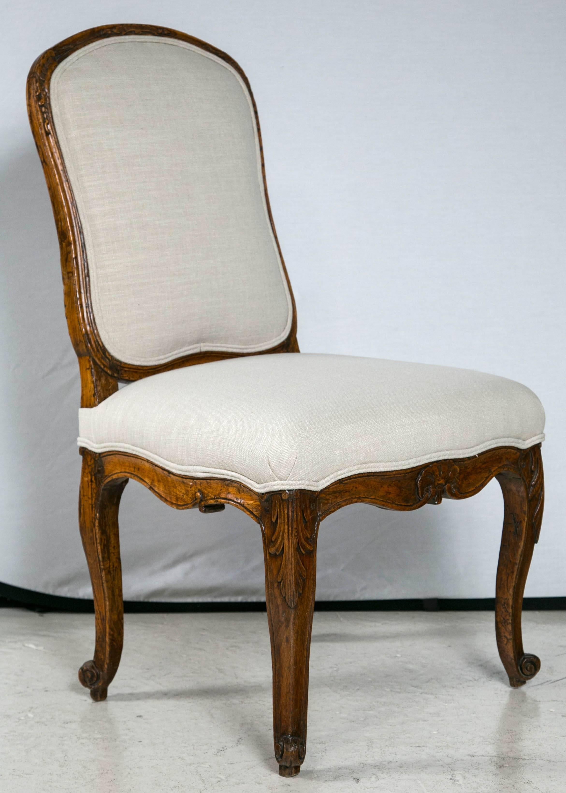 Pair of 18th Century Walnut Chairs In Excellent Condition In Stamford, CT