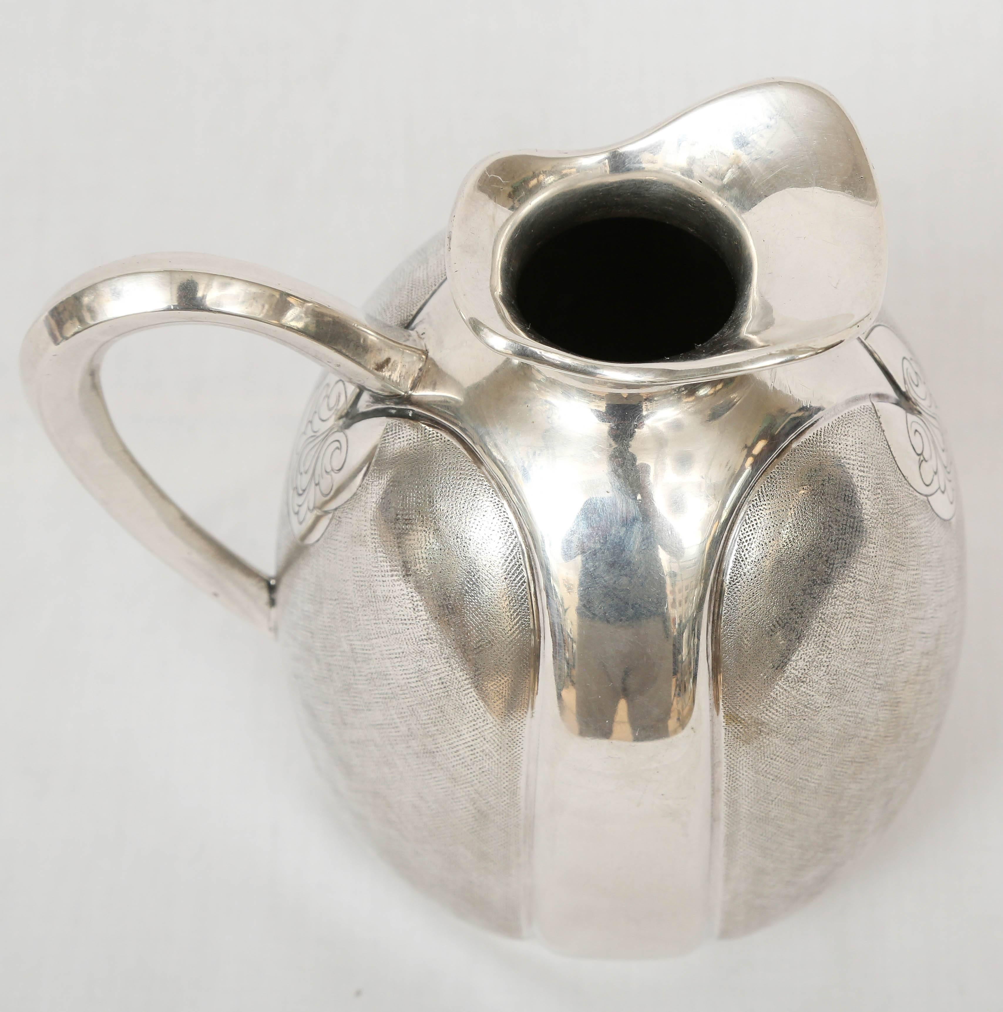 Silver Vase by Fratelli Cacchione from Milan, Italy In Good Condition In Miami, FL