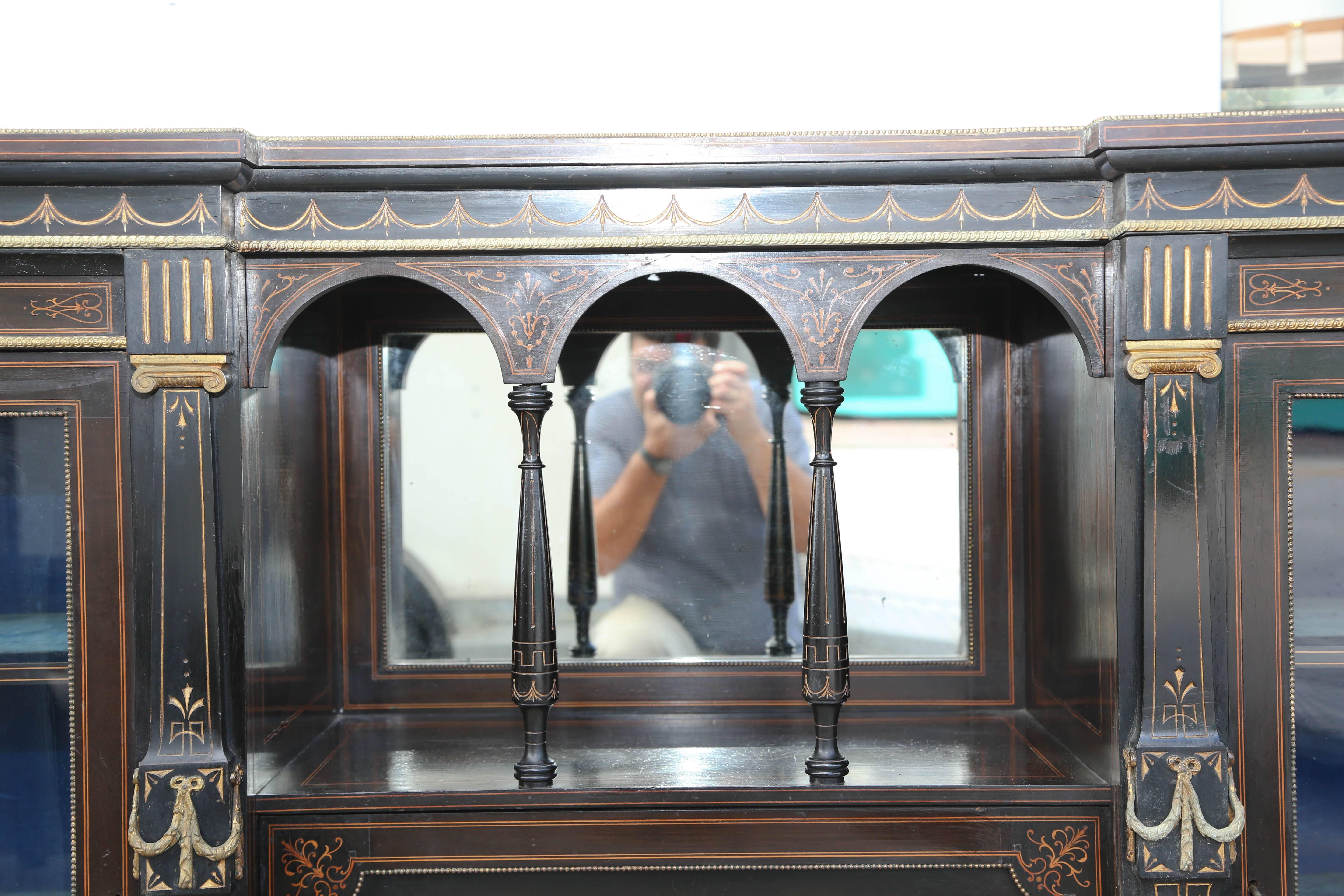 19th Century English Credenza with Satinwood Inlay and Ebony In Excellent Condition In West Palm Beach, FL