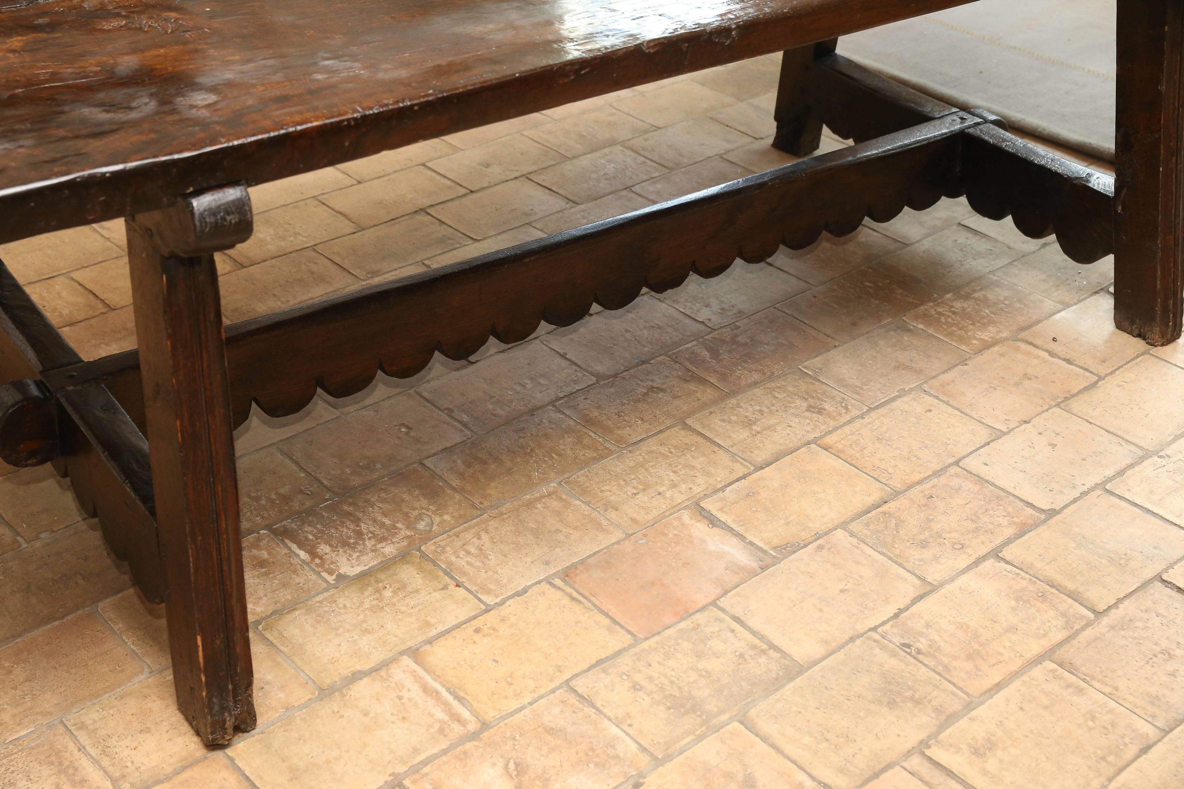 18th Century and Earlier 18th Century Walnut Dining Table For Sale