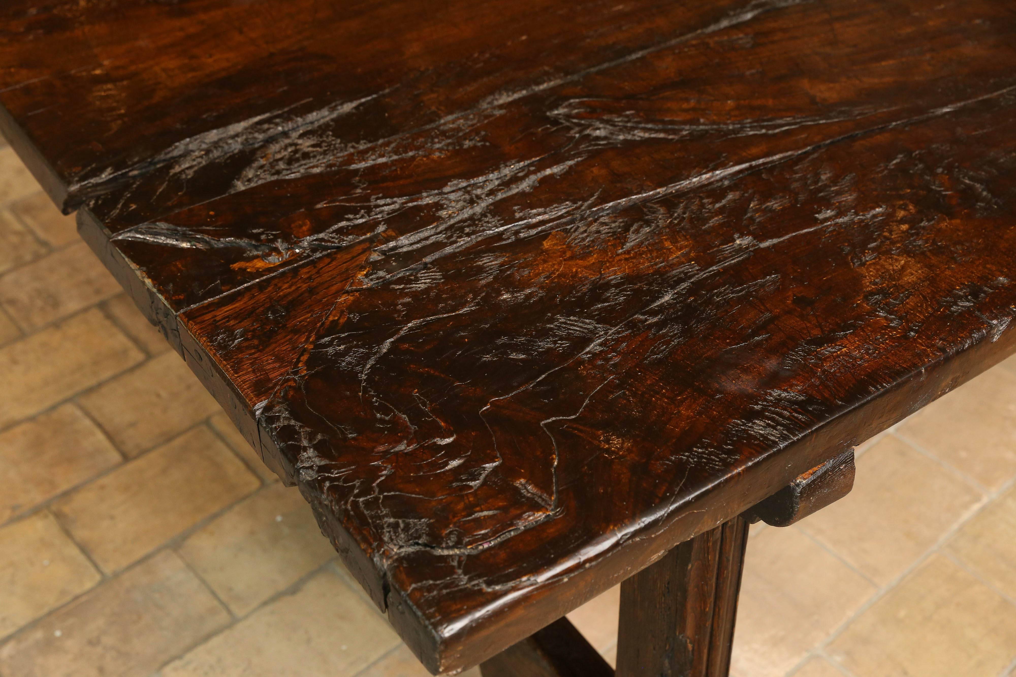 18th Century Walnut Dining Table For Sale 3