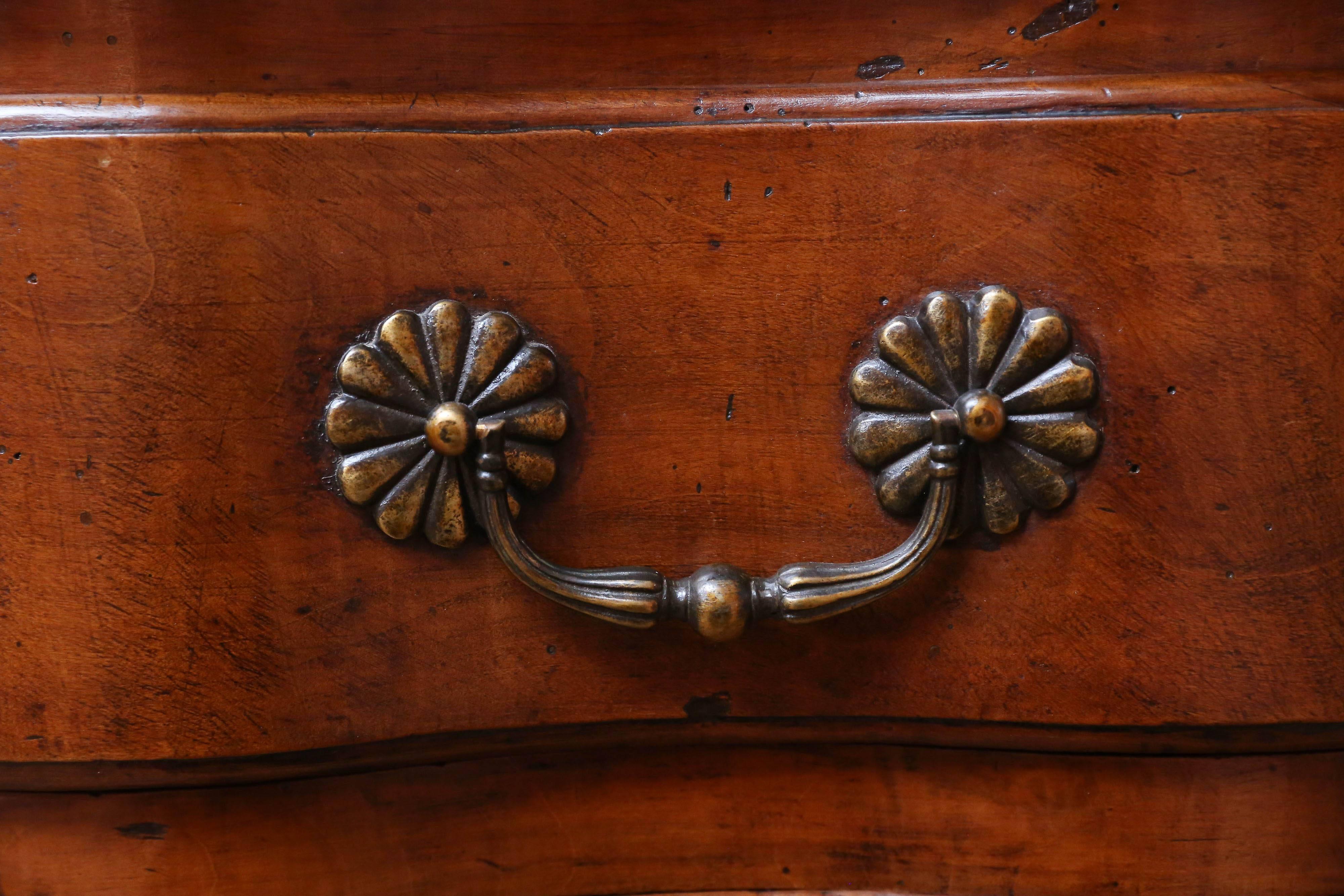 18th Century and Earlier 18th Century Walnut Commode For Sale