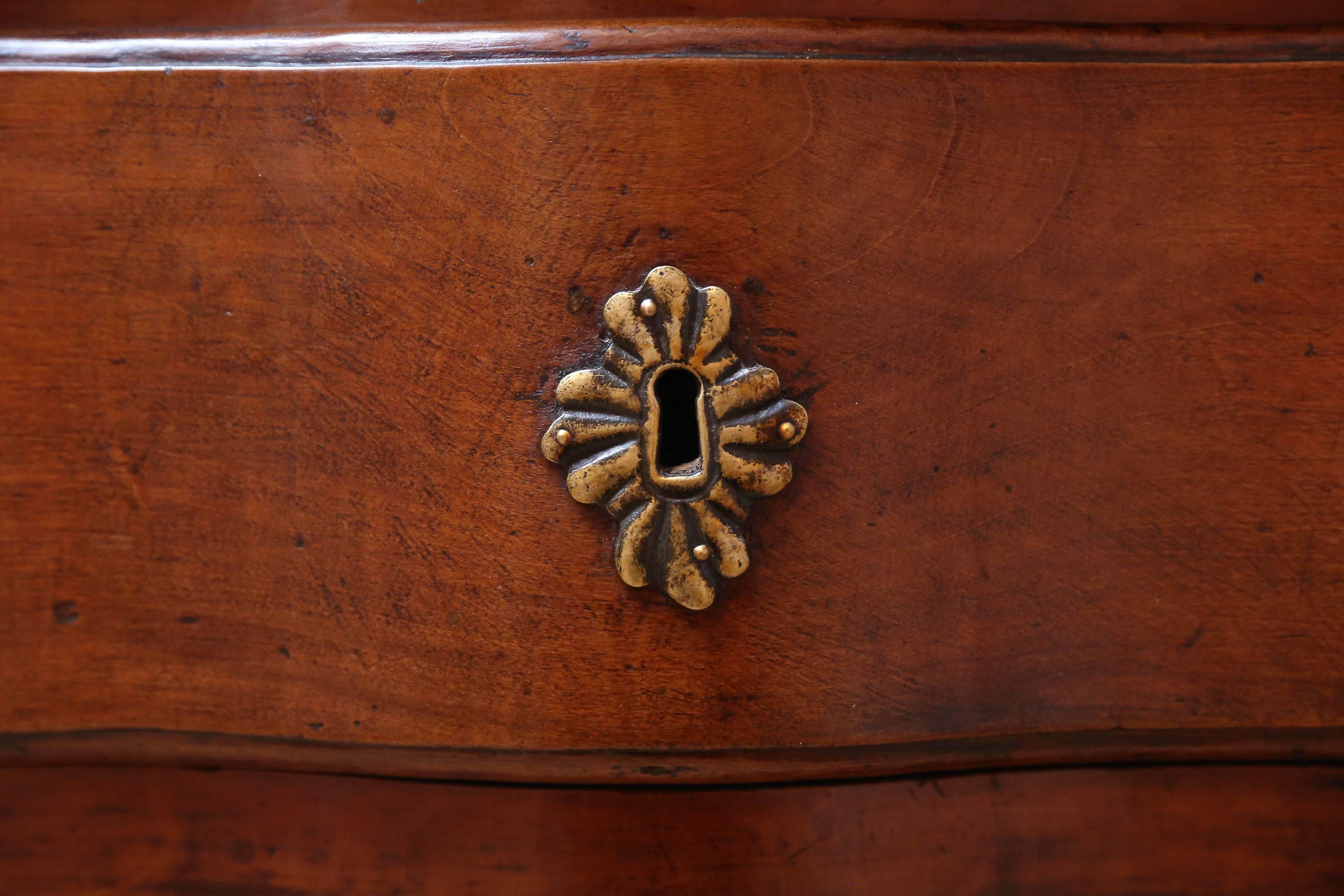 18th Century Walnut Commode For Sale 4