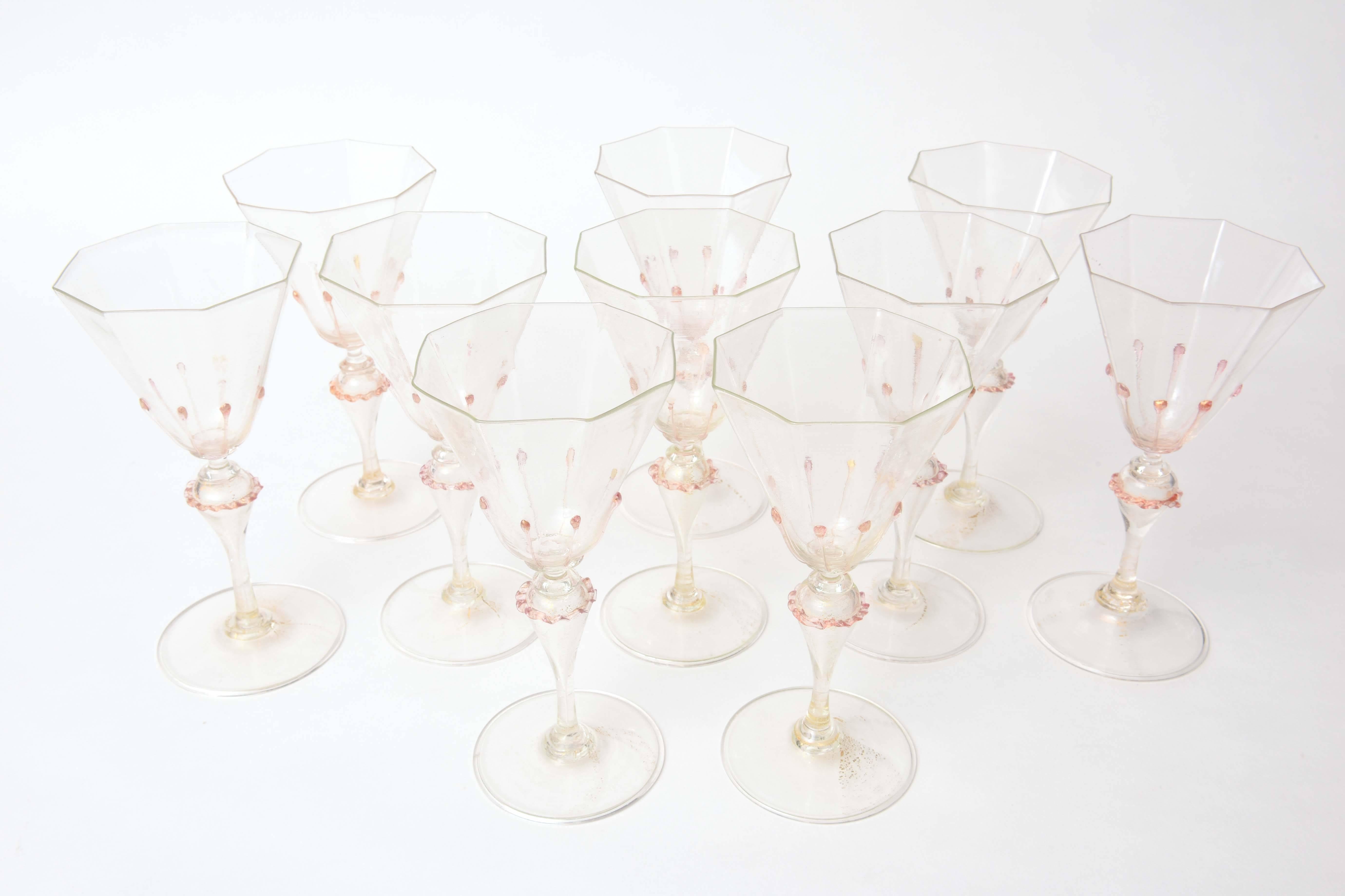 A lovely designed set of glasses with the Classic Venetian shape and extra applied prunts on knob and decoration to the bowl. Elegantly blown 24-karat gold infusion on a well proportioned stem. Perfect to mix and match in with all your fine