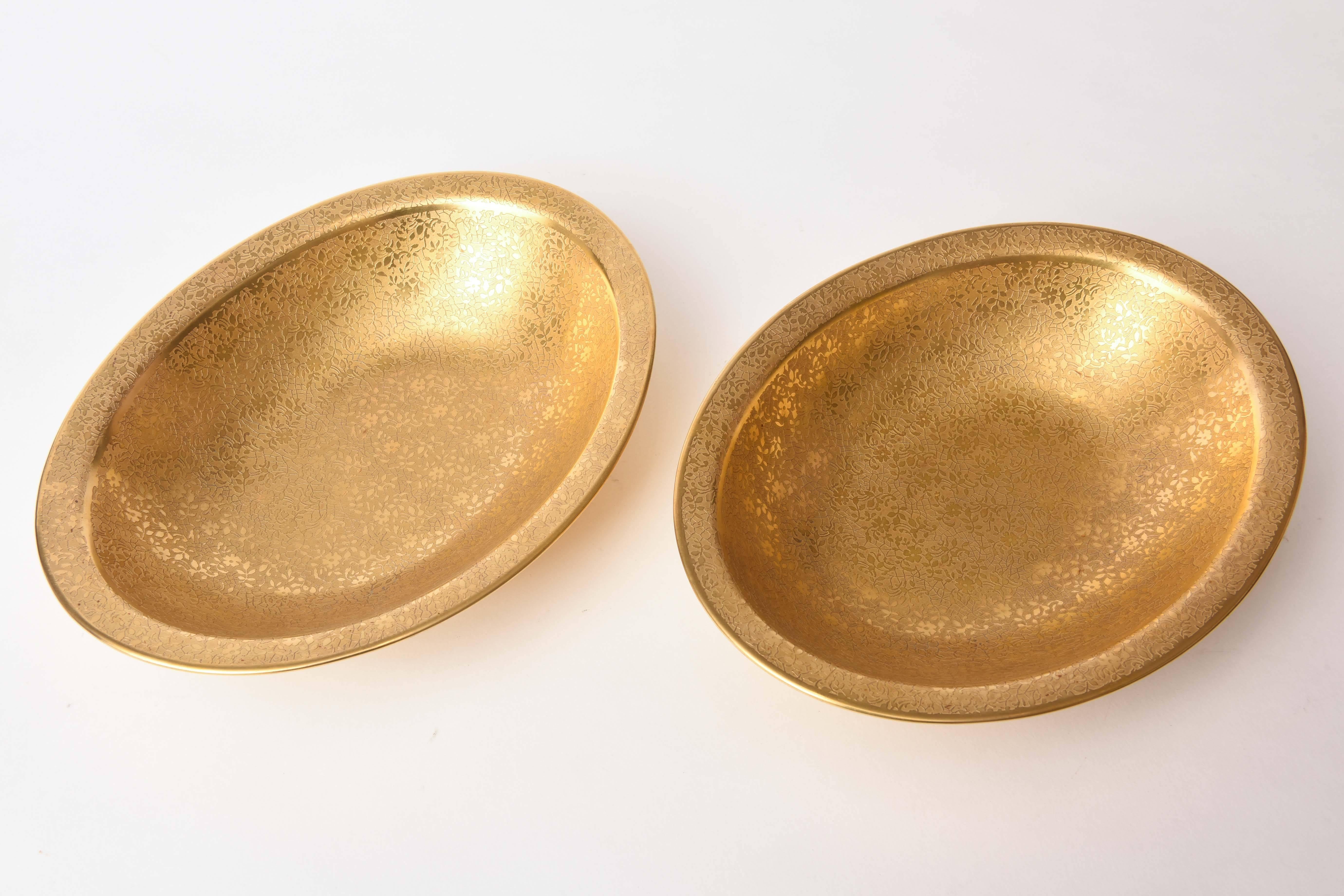 Pair of Gold Decorated Serving Bowls For Sale 3