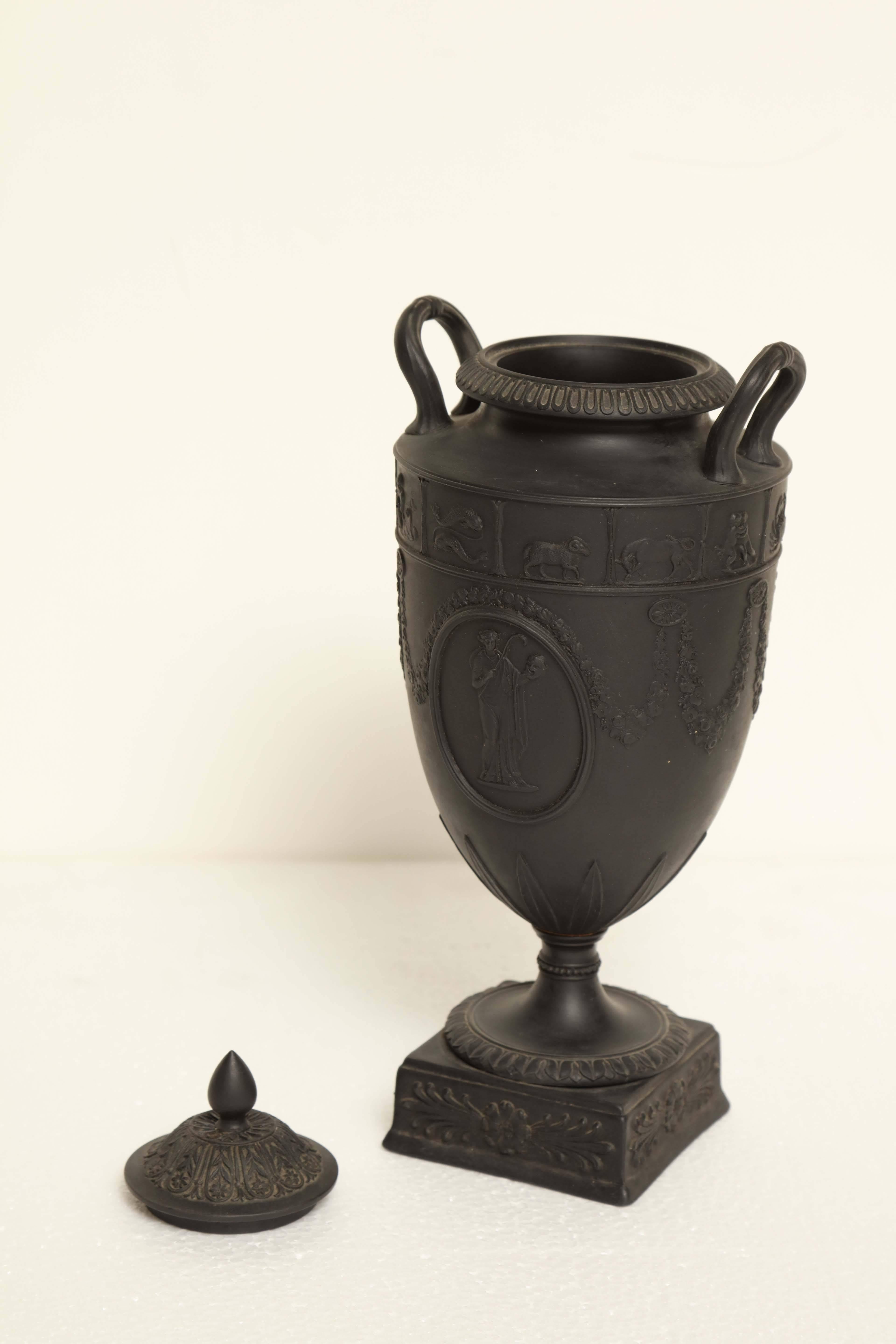 Early 19th Century Wedgwood Black Basalt Urn with Lid 1