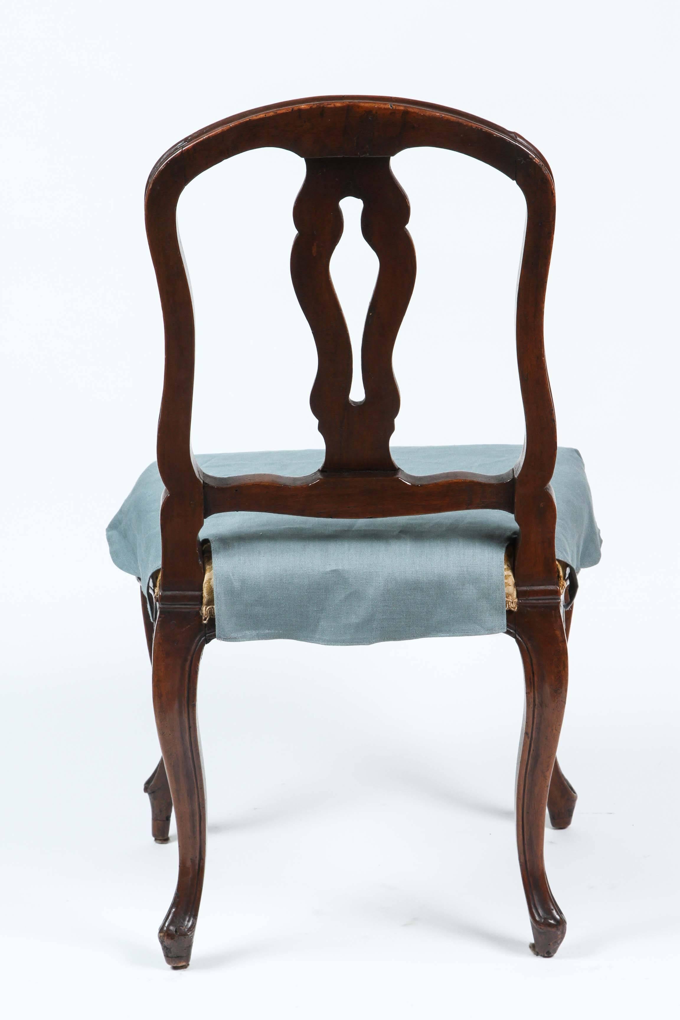 Set of Four 18th Century Italian Walnut Side Chairs, circa 1770 2