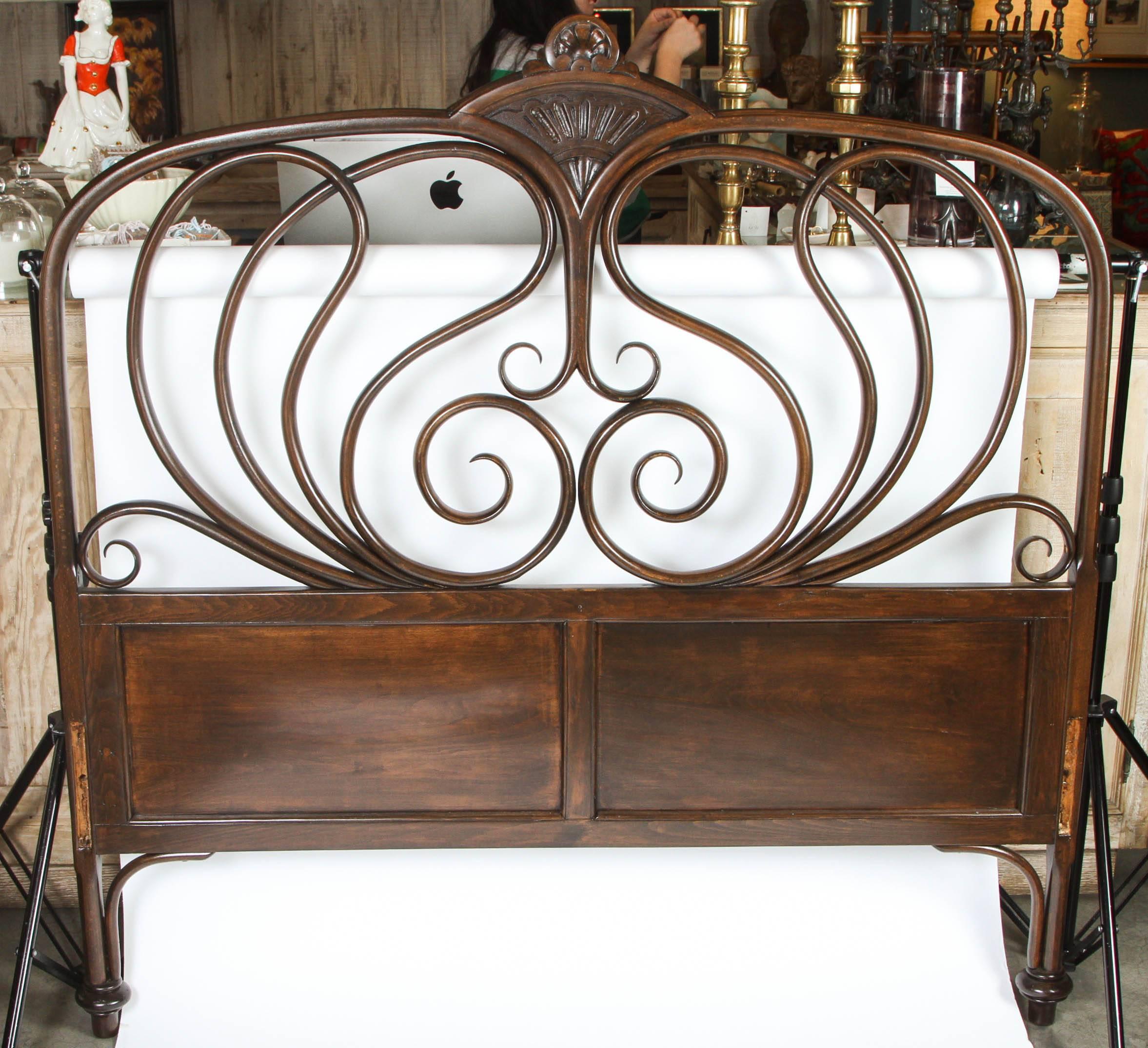 1940s bent rattan full-size headboard has a beautiful curvy design and a top centre crown detail. Headboard has grooves where there must have been side rails and a foot board at one time. Newly refinished in a dark brown stain.

 