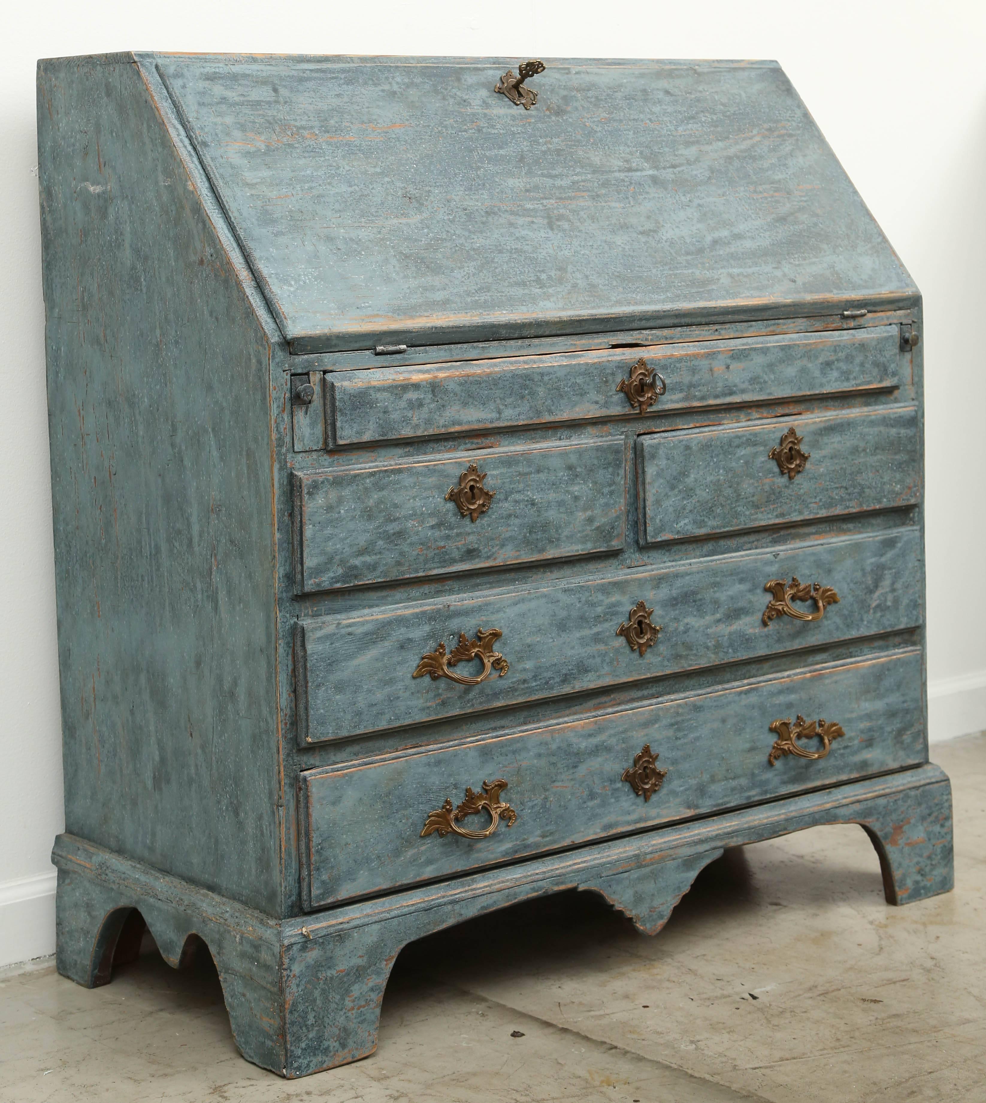 Antique Swedish blue slant front secretary desk, early 19th century.
Desk interior has one large centered cubby with four cubbies and two drawers on either side, interior painted gray finish, exterior Swedish blue distressed paint finish exposing