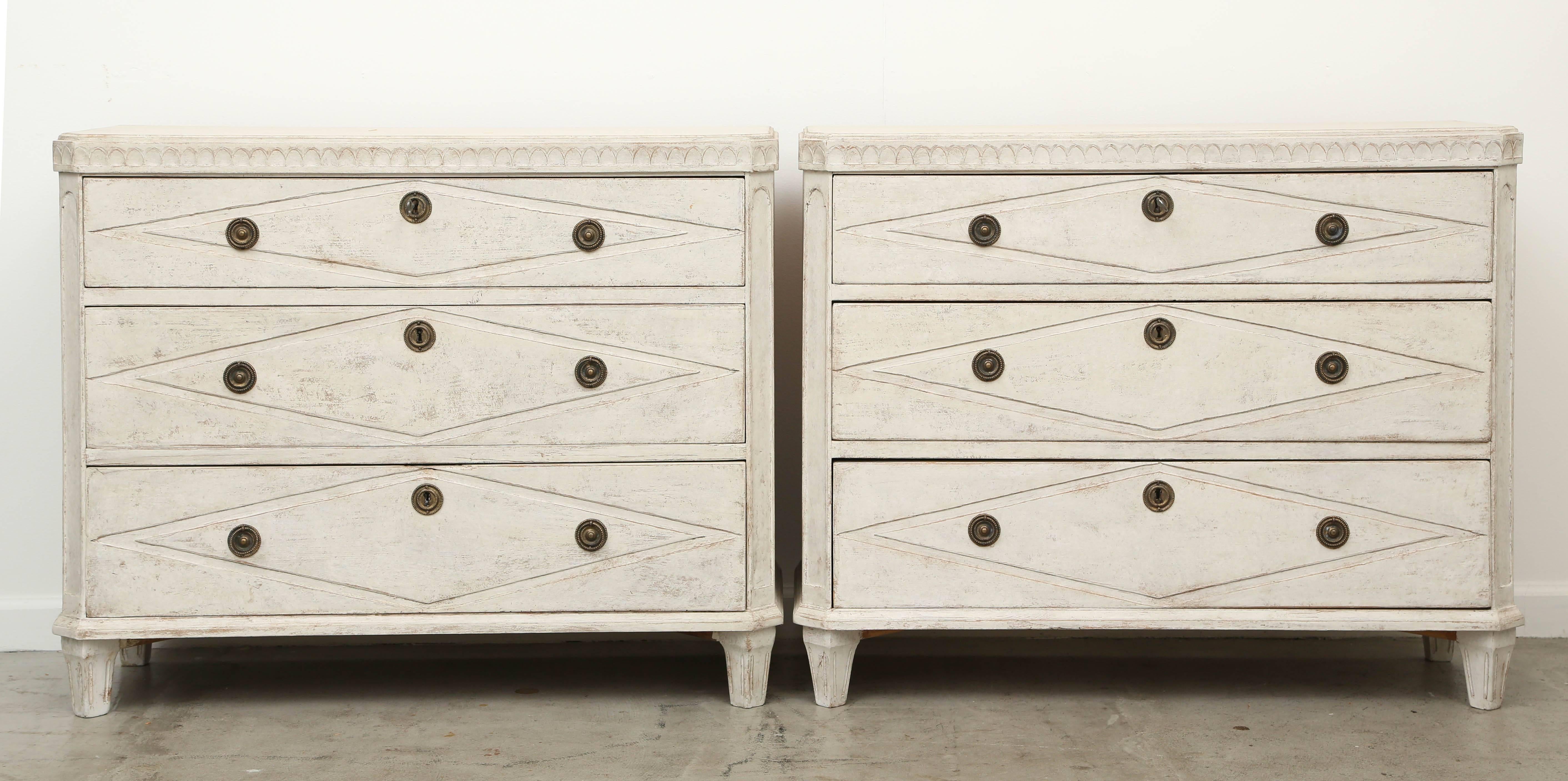 Large Pair of antique Swedish Gustavian chests diamond carving mid-19th century.
Three drawer chests with lambs tongue border around the top, drawers have diamond carved raised panel detail, cut corners, squared fluted legs, brass hardware and