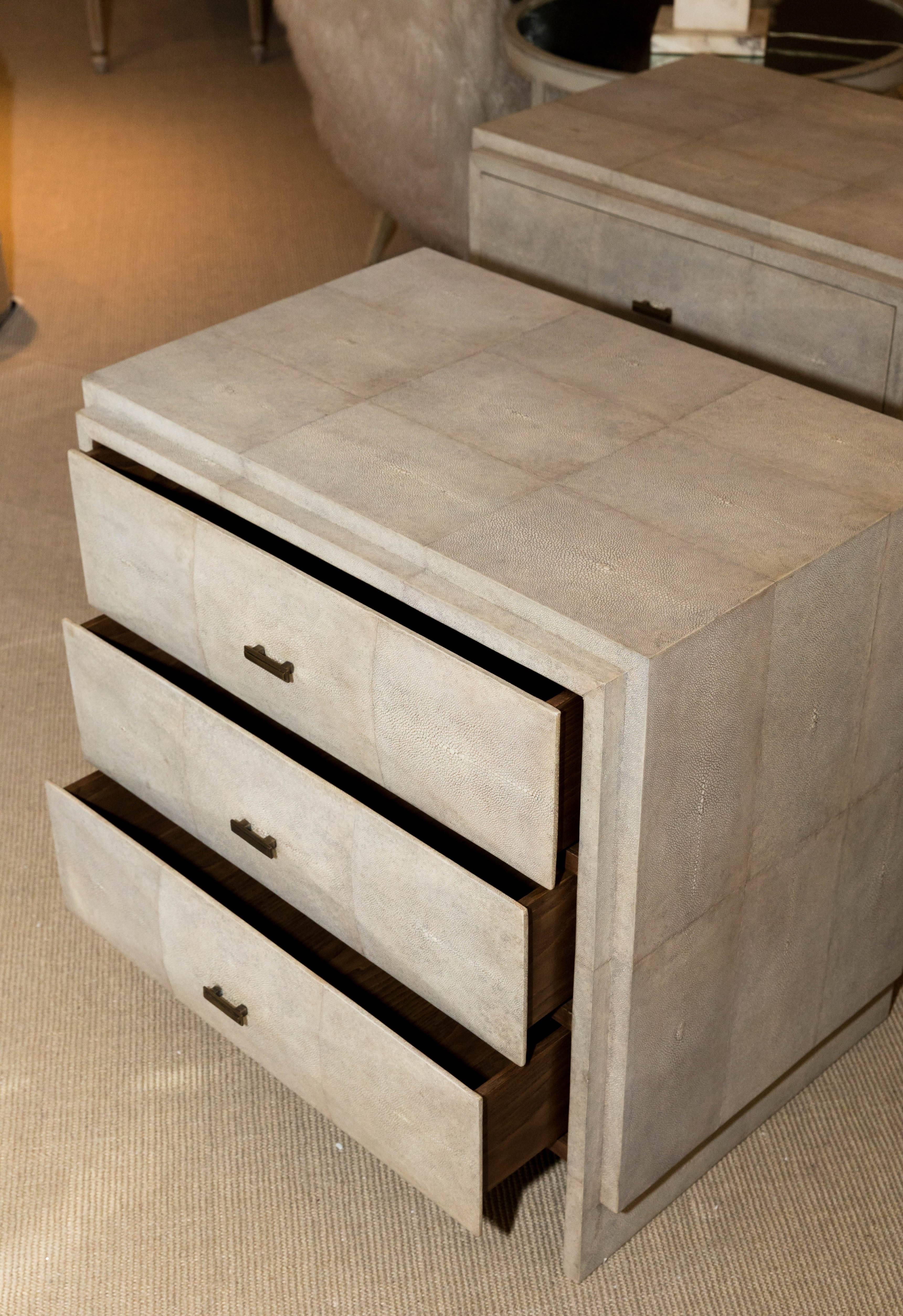 Pair of Natural Shagreen Three-Drawer Nightstands with Bronze Drawer Pulls For Sale 4