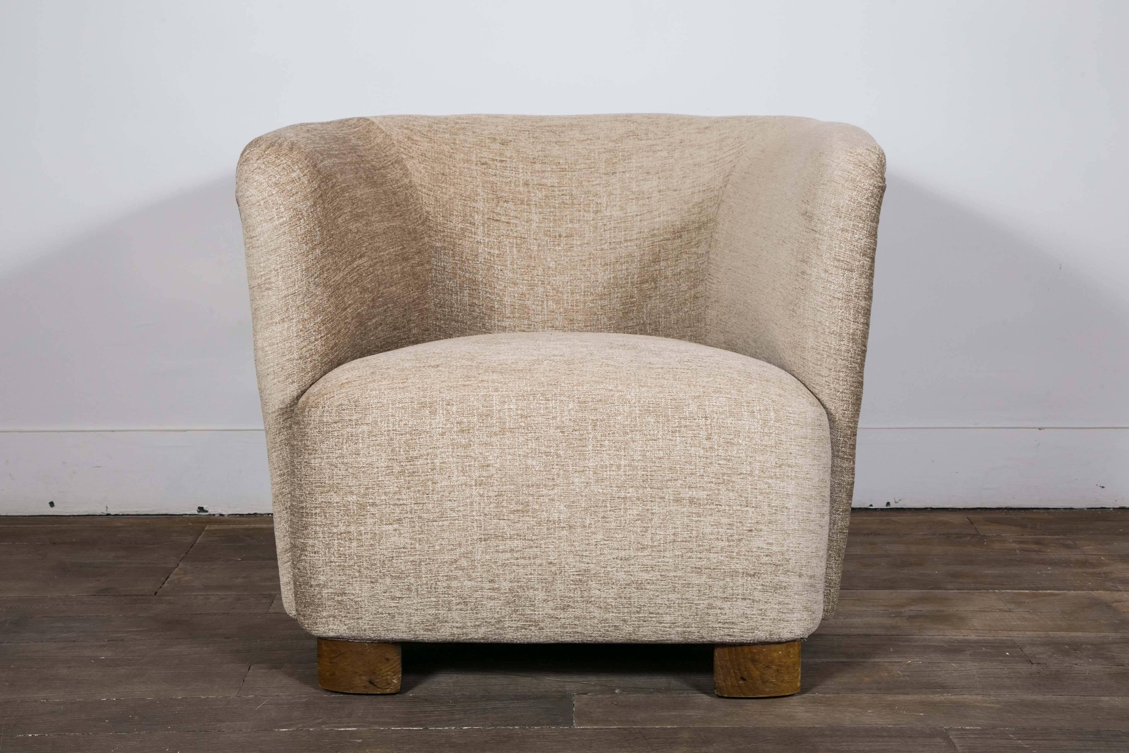 Mid-Century Modern Elegant Pair of Danish Lounge Chairs