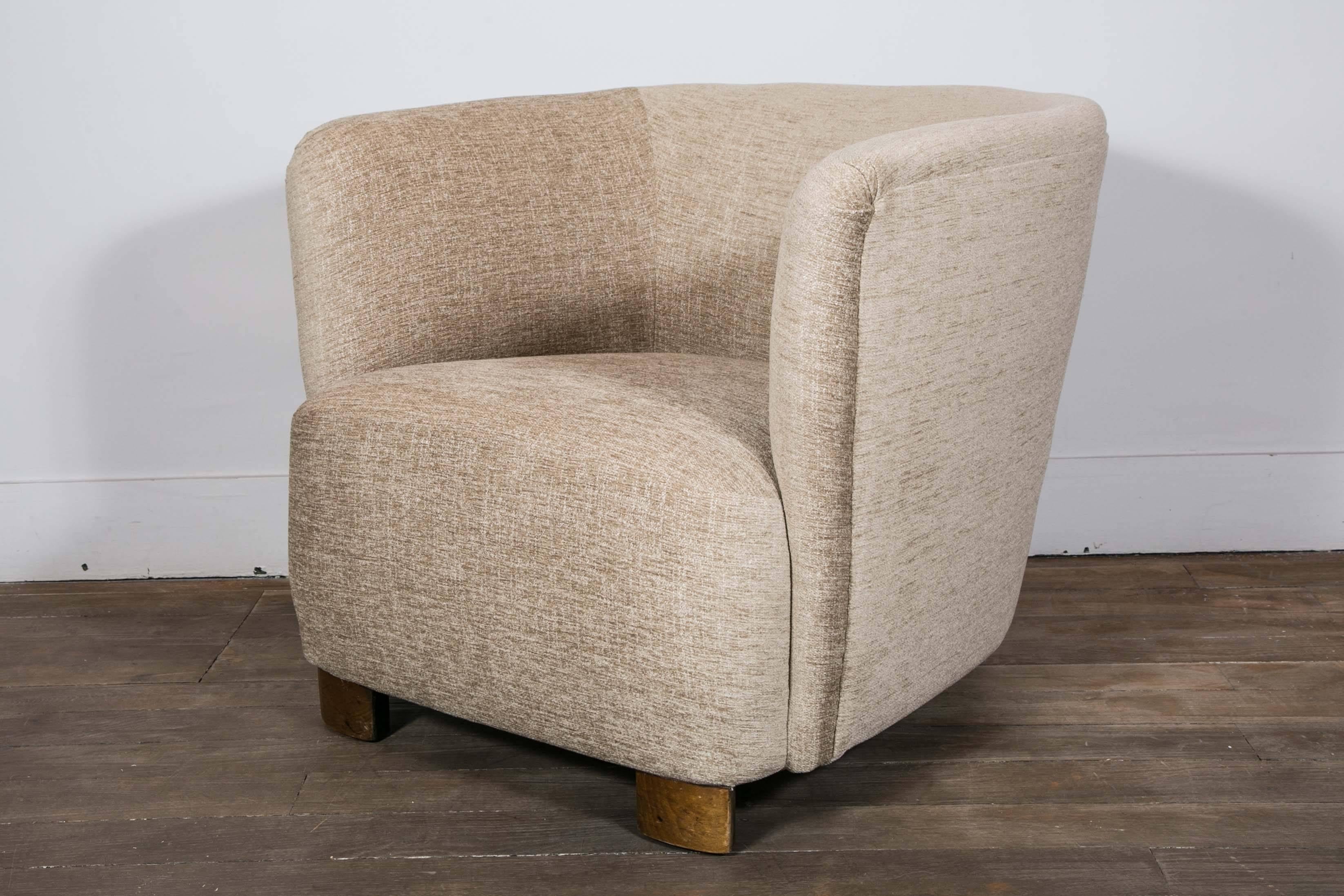 Mid-20th Century Elegant Pair of Danish Lounge Chairs