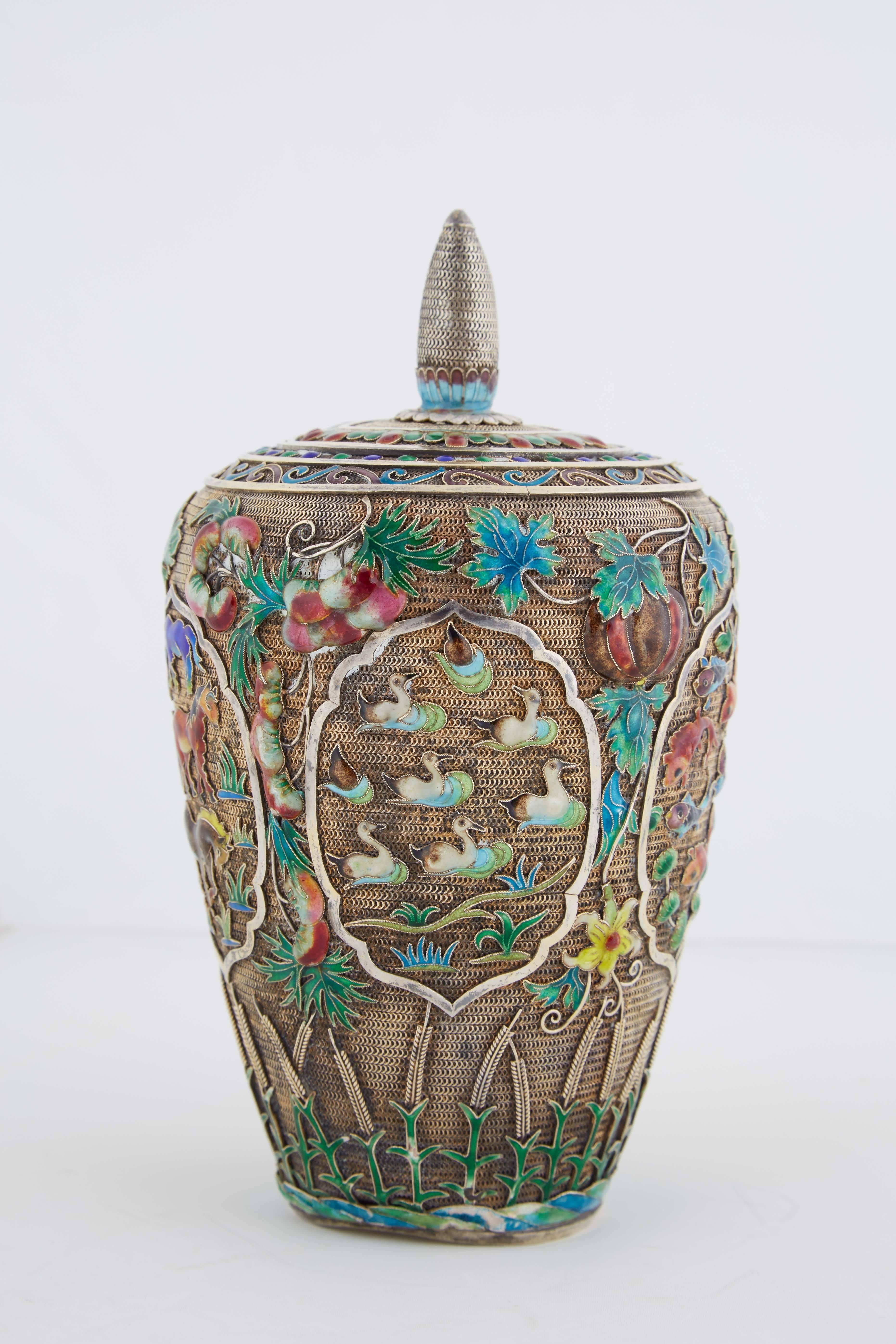 A Chinese silver filigree and enamel tea caddy with cover.

Very finely painted with enamel throughout.

