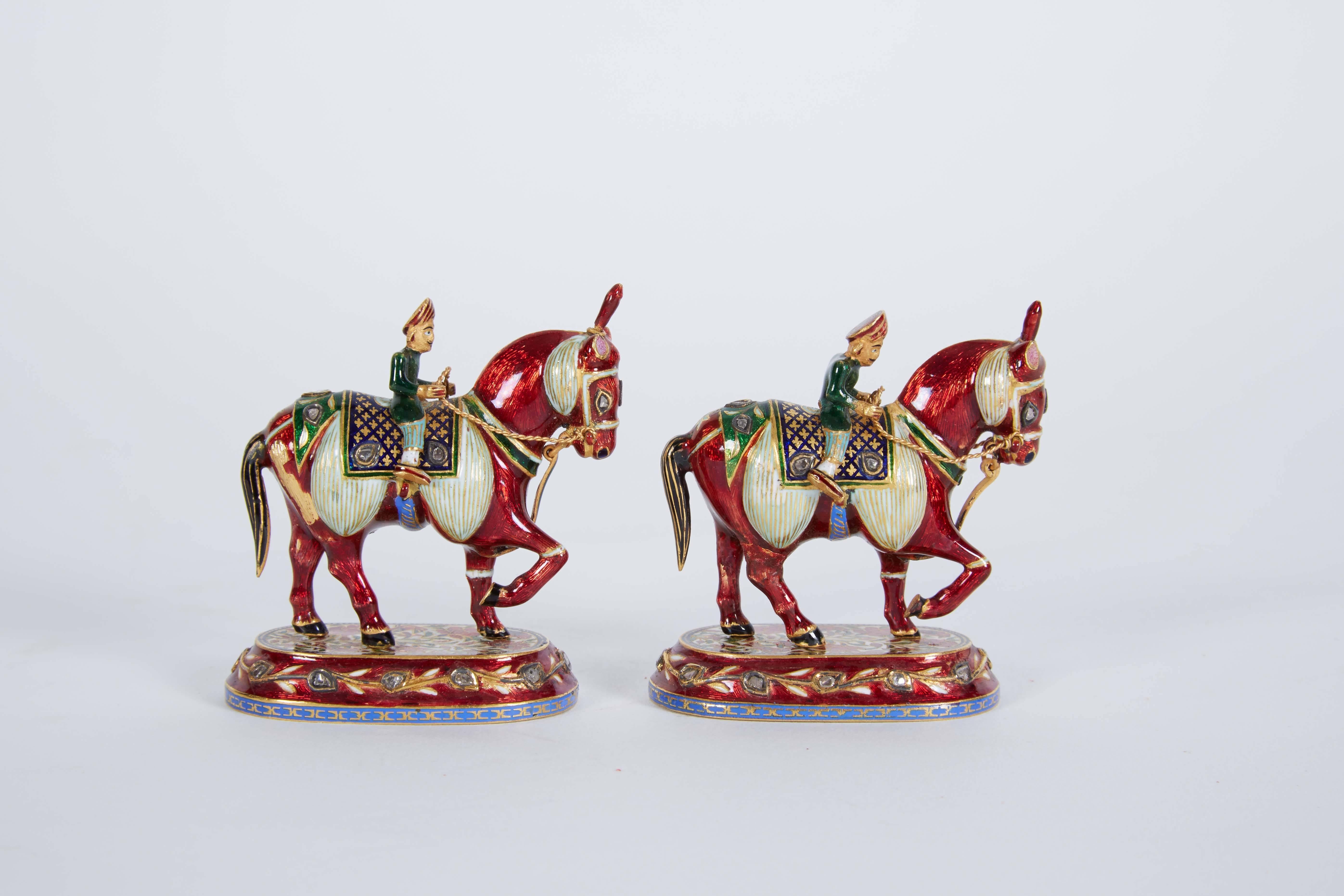 A pair of Jaipur Indian 22-karat gold enamel and Diamonds horse-riders (Chess figures)

Solid 22-karat gold figures. Very high quality objects.

circa 20th century.

Measures: Approximate weight: 200 grams total.
Each individual weight: 99.5