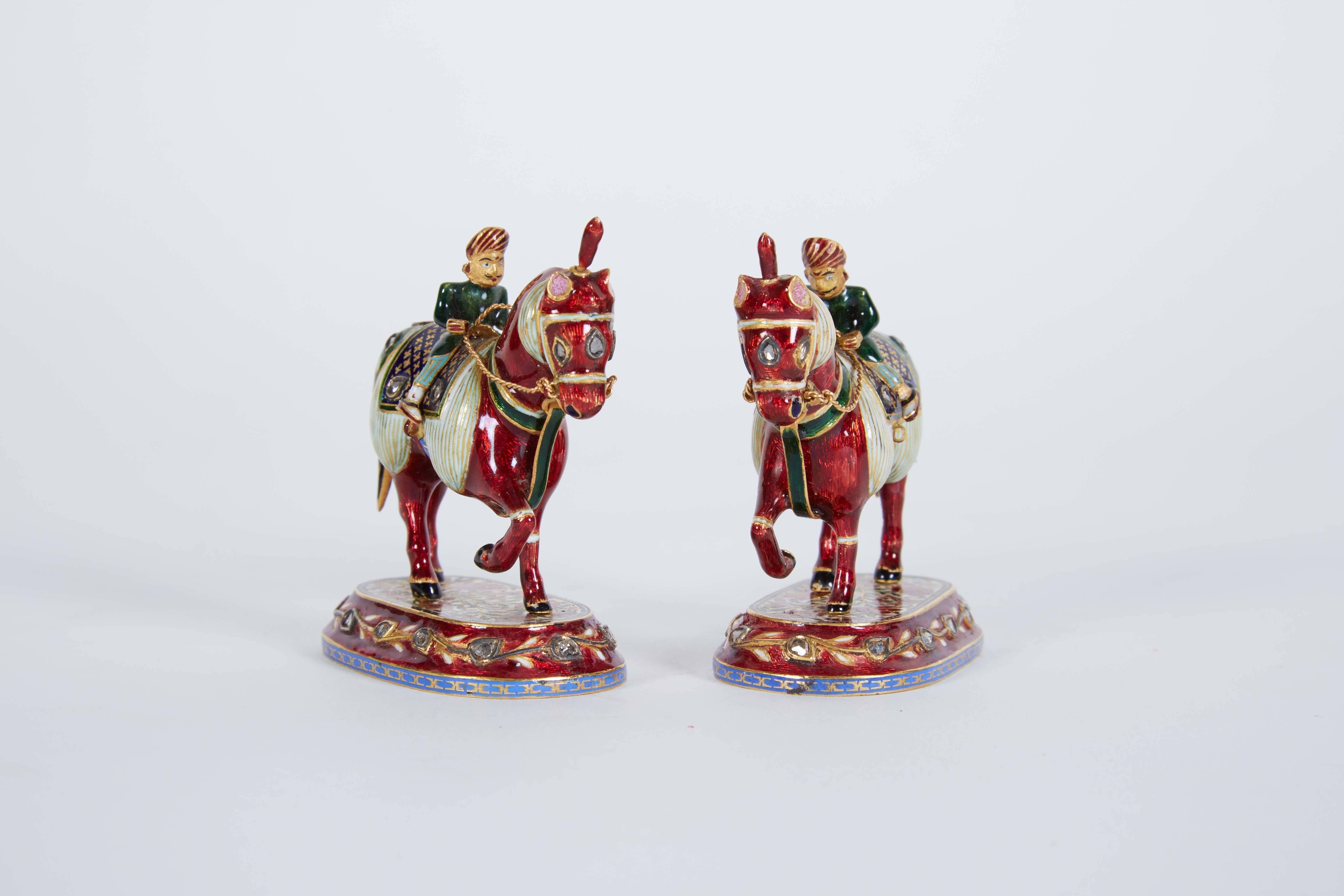 20th Century Pair of Jaipur Indian 22-Karat Gold Enamel & Diamonds Horse-Riders Chess Figures