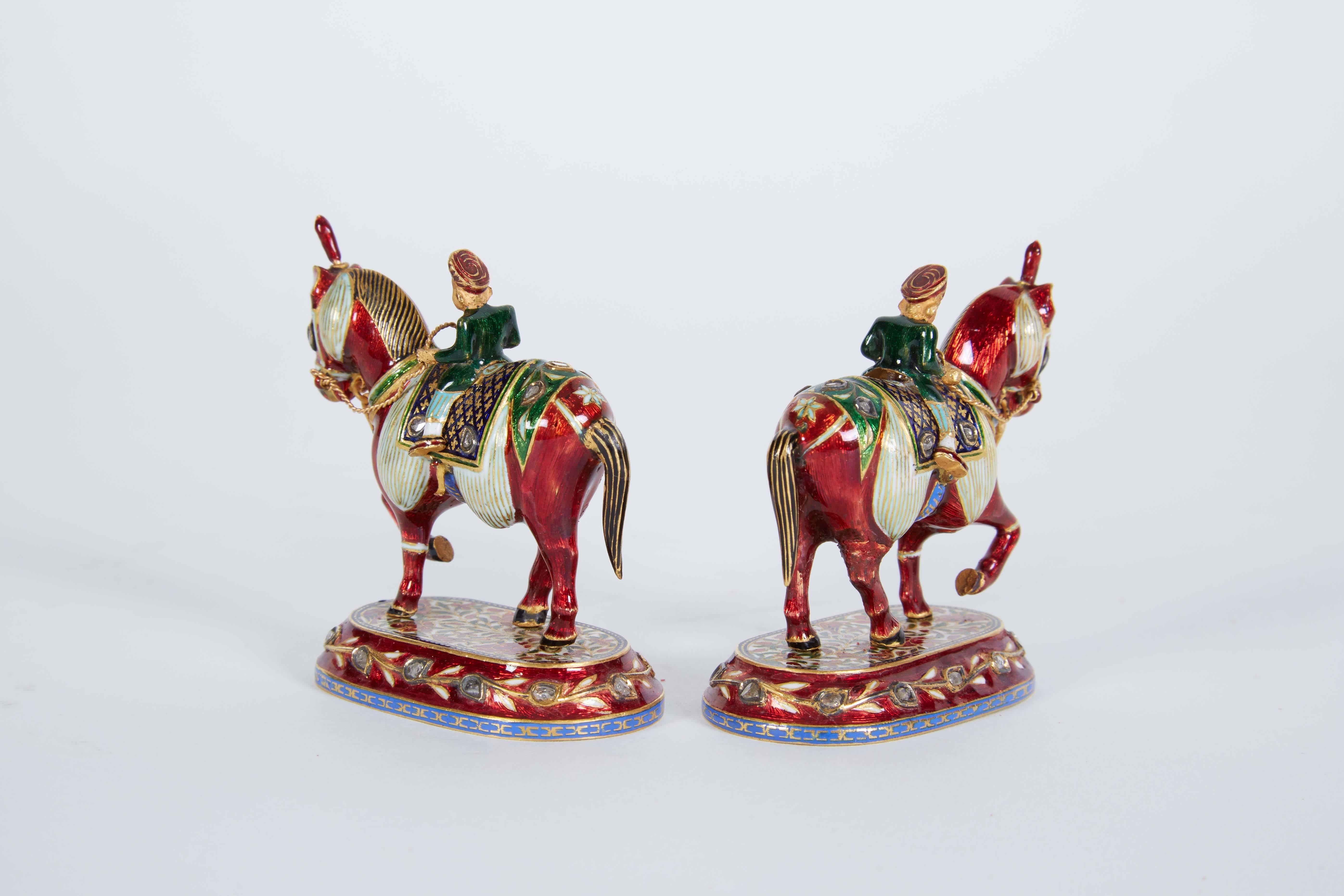 Pair of Jaipur Indian 22-Karat Gold Enamel & Diamonds Horse-Riders Chess Figures 1
