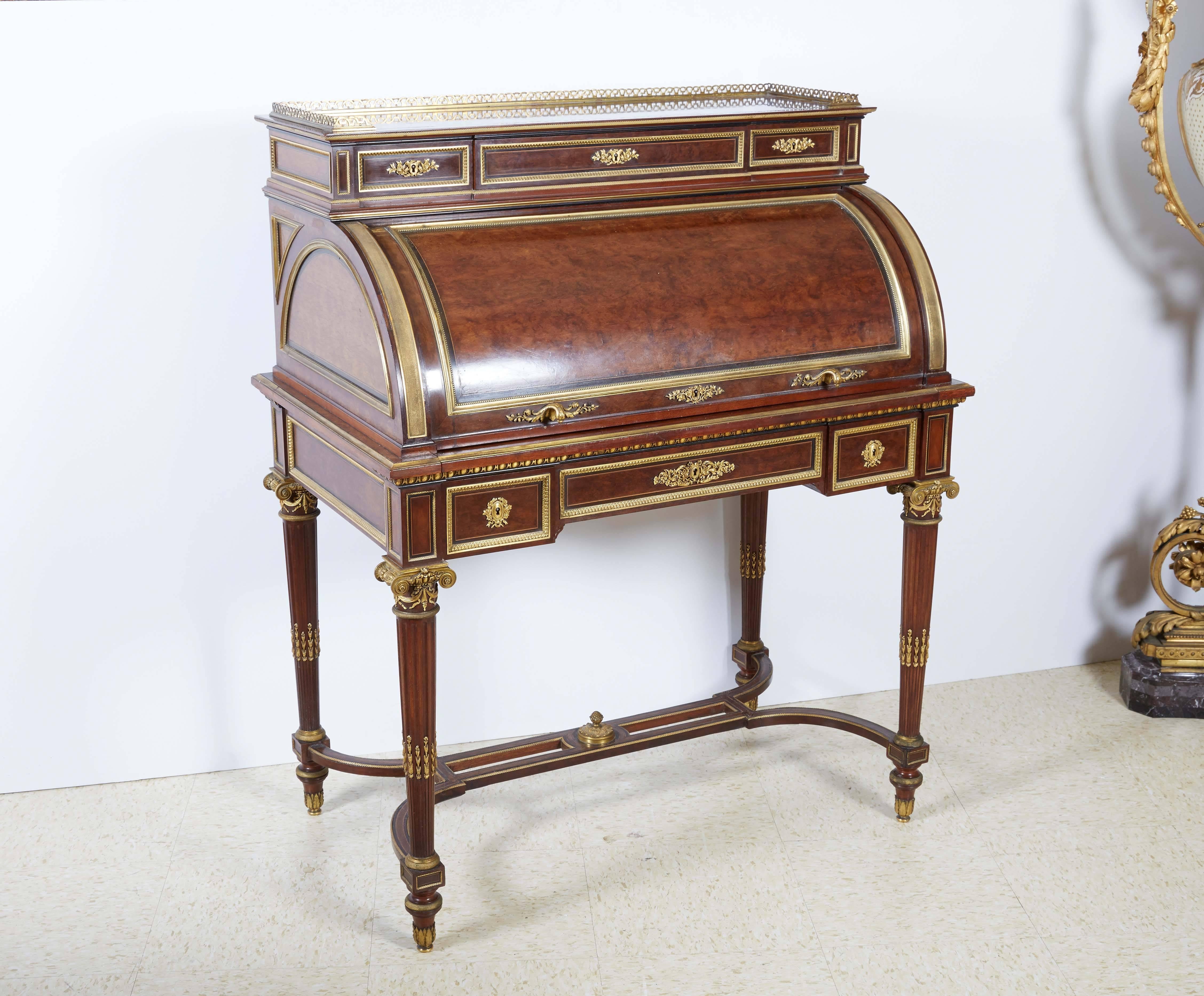 French Ormolu-Mounted Bureau a Cylindre Roll Top Desk Signed H. Fourdinois In Excellent Condition In New York, NY