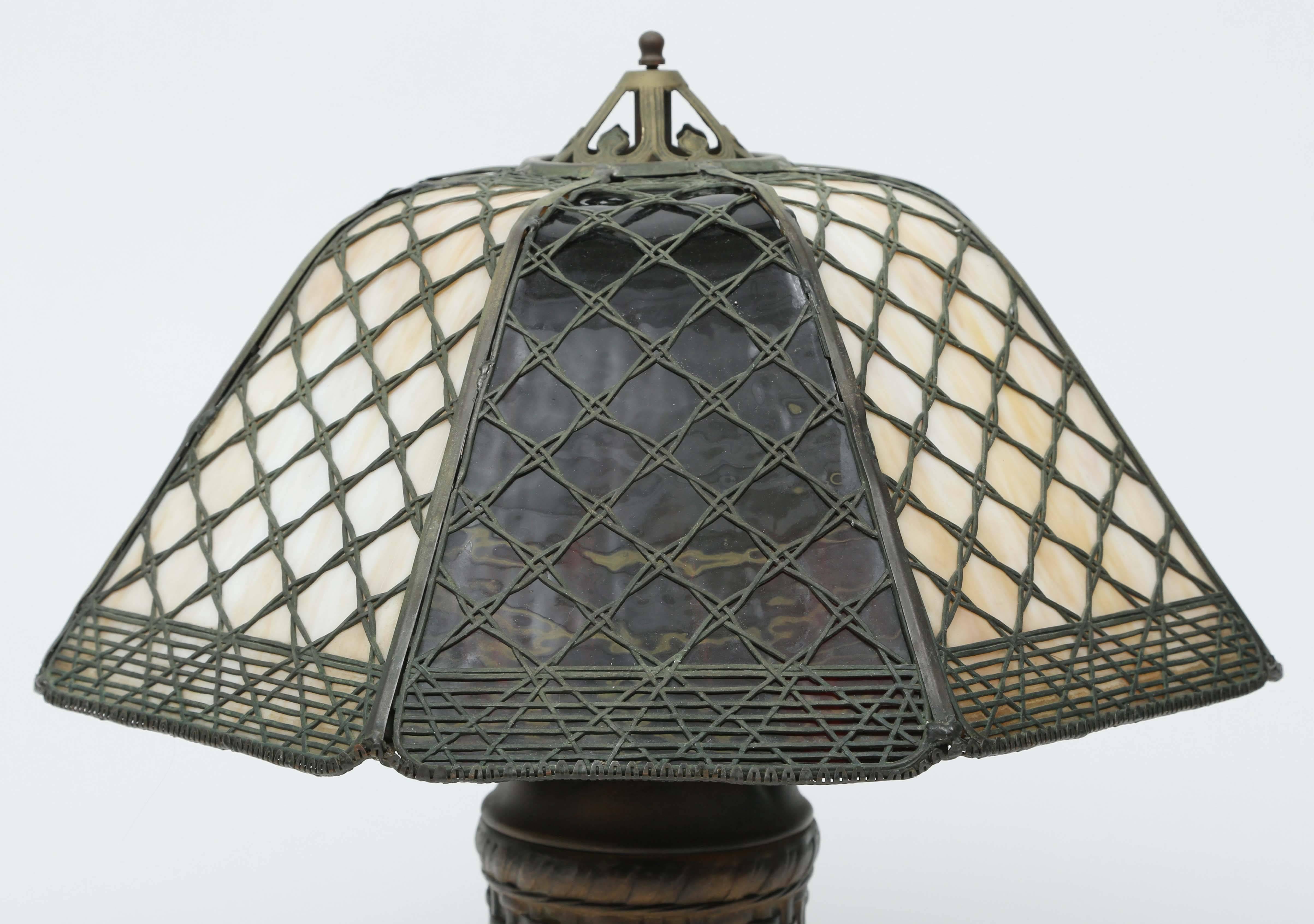 Handel basket-weave panel lamp. An arts and crafts period lamp in original condition.
