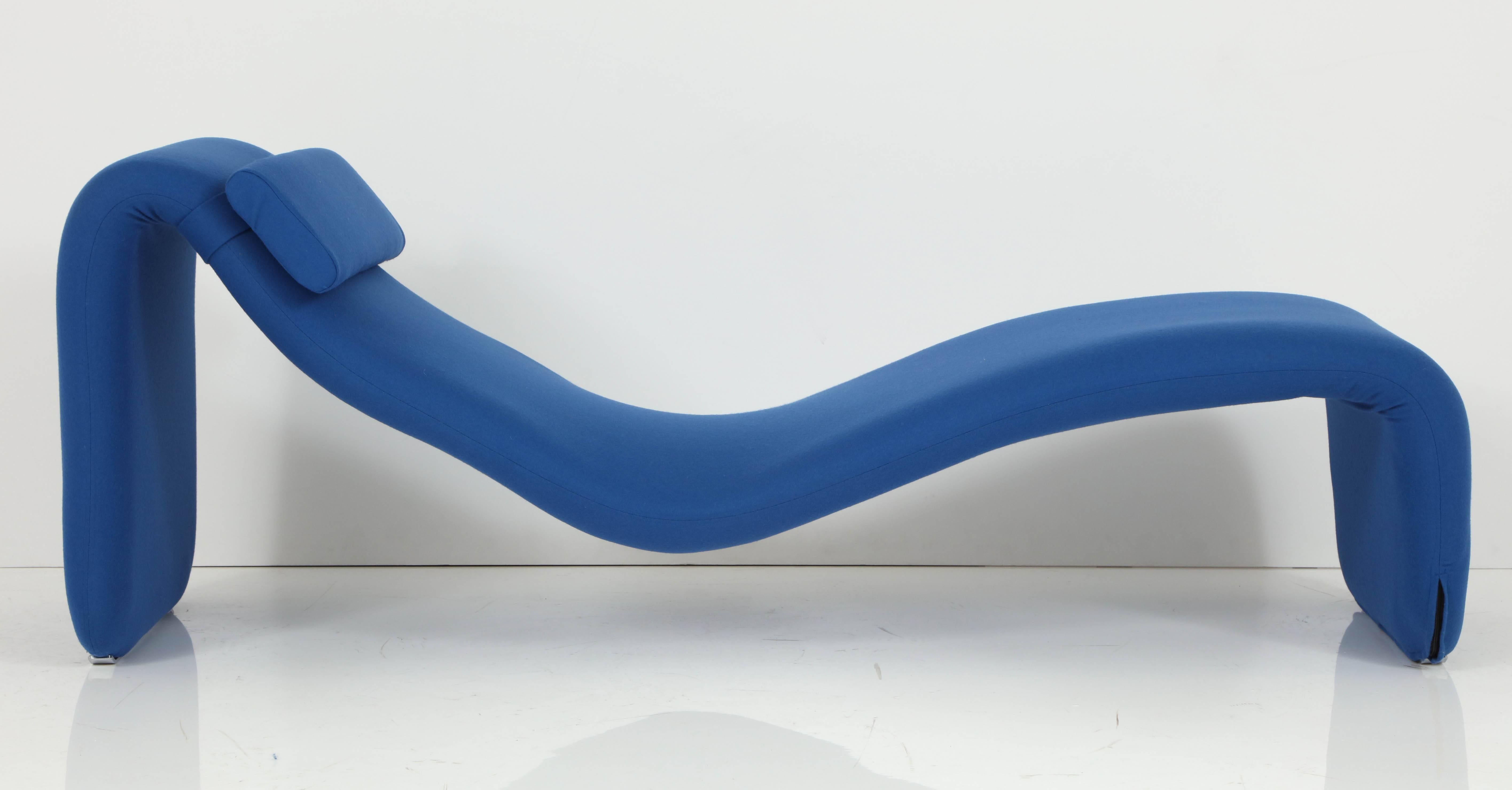 Djinn chaise longue reupholstered in blue wool. Designed by Olivier Mourgue for Airborne.