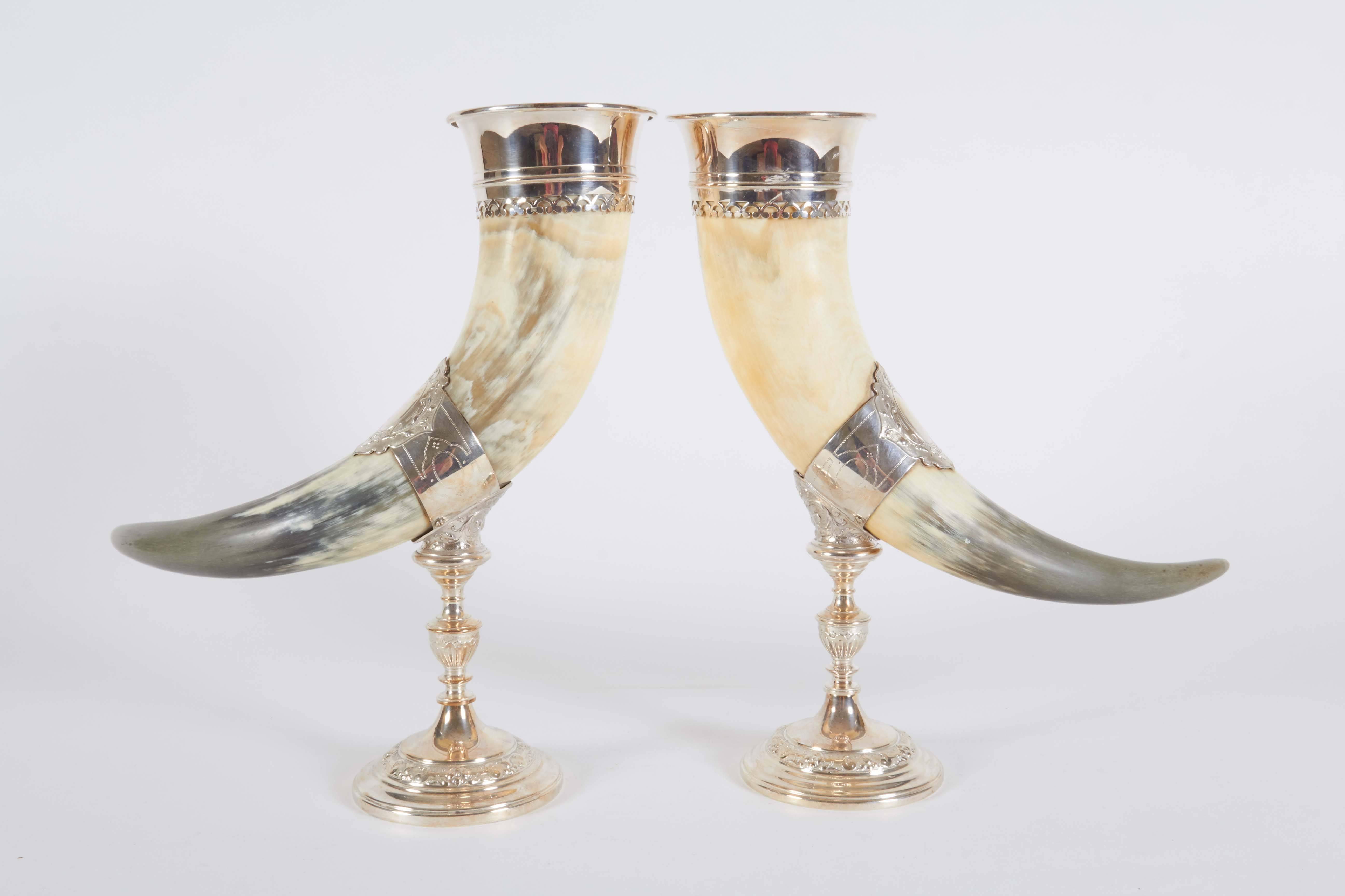 Antique English Pair of Horn Chalices with Silver Mounts In Good Condition In New York, NY